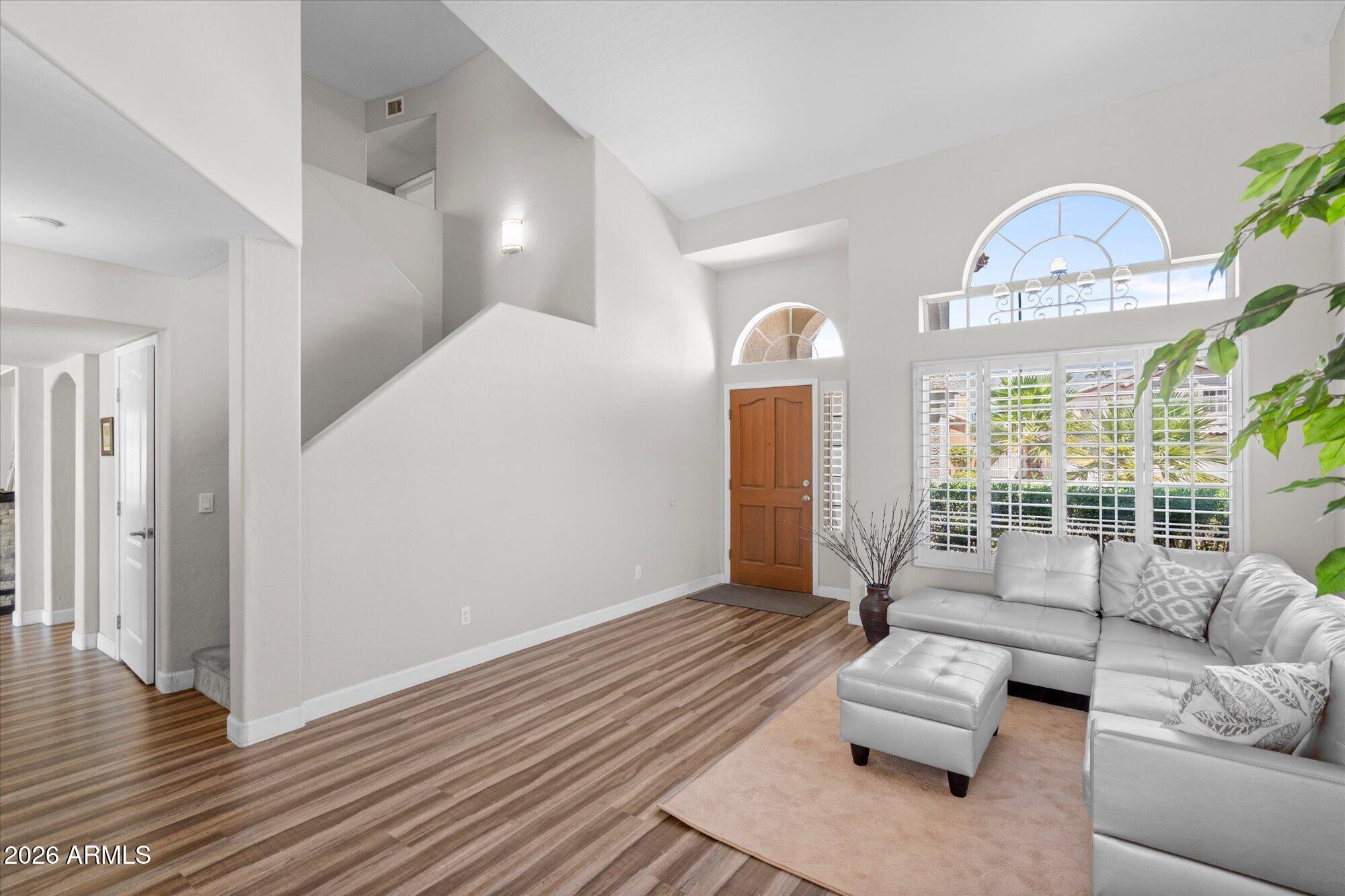 613 W SERENO Drive