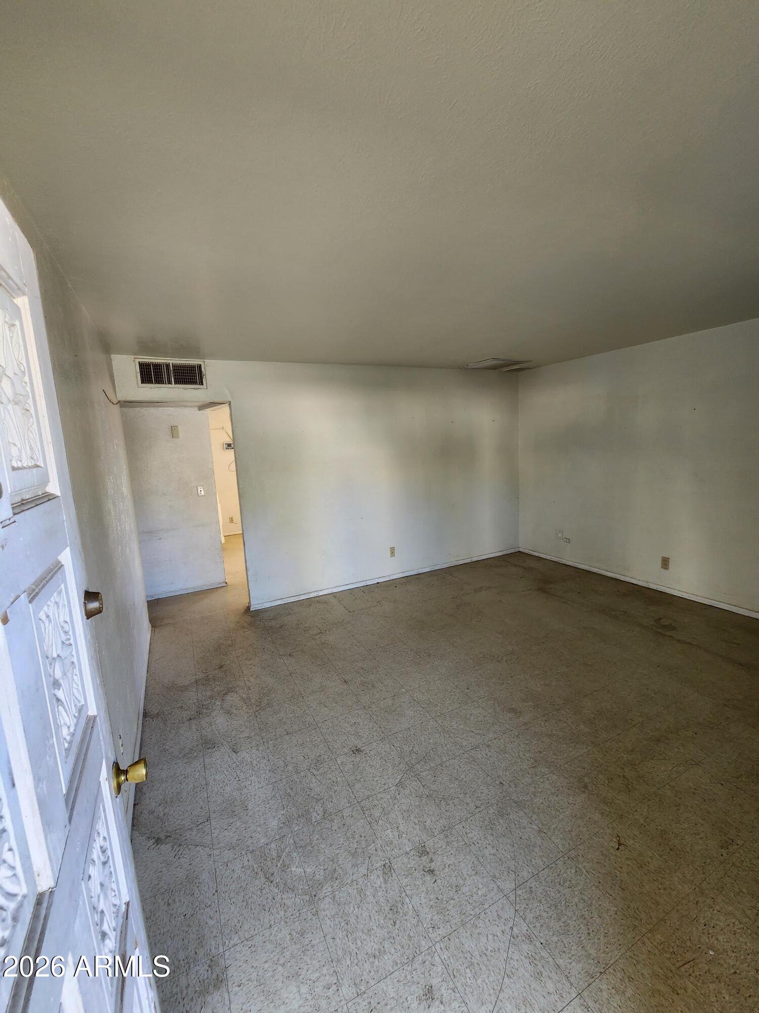 2929 W SWEETWATER Avenue