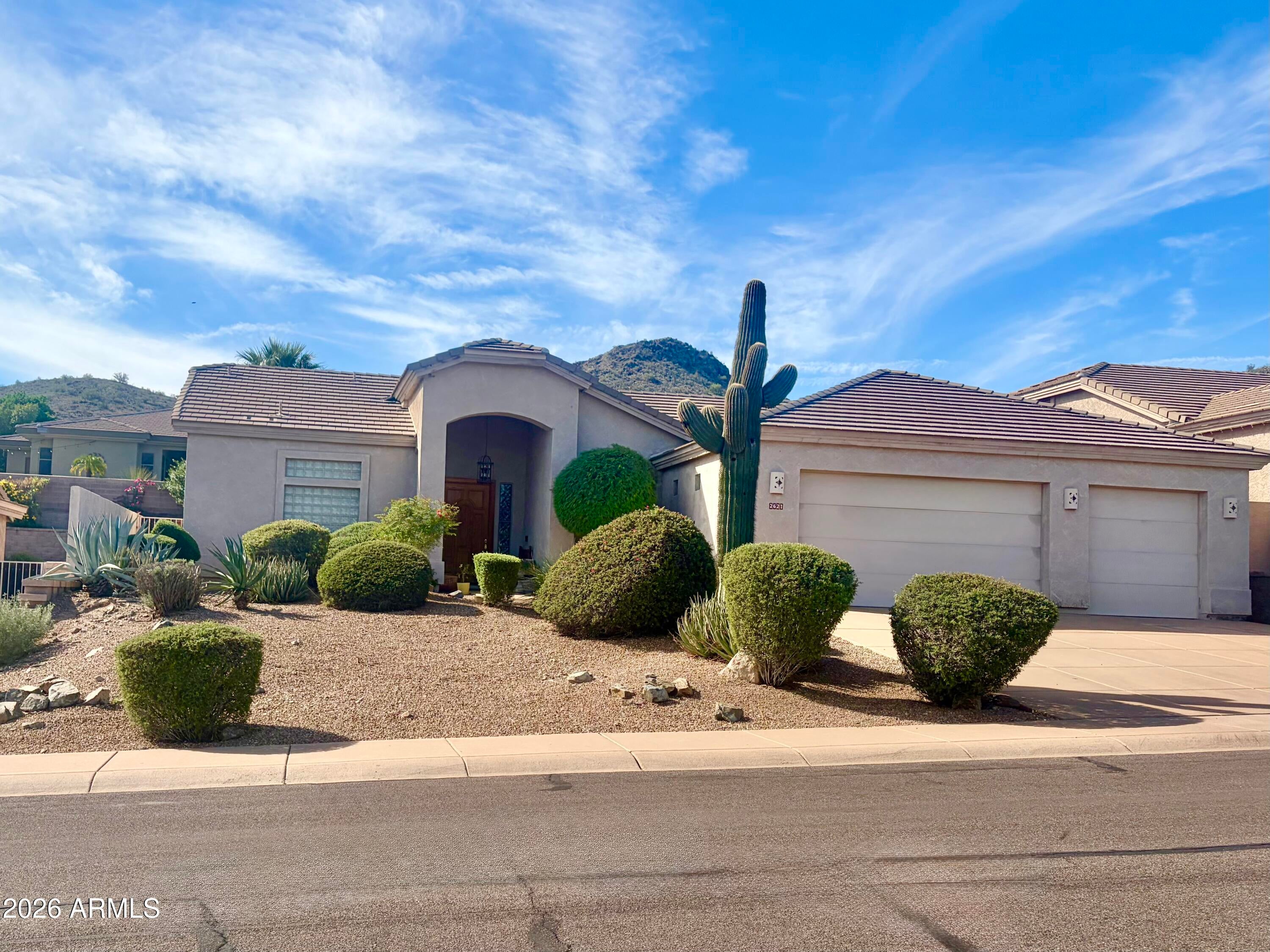 2621 E ACOMA Drive