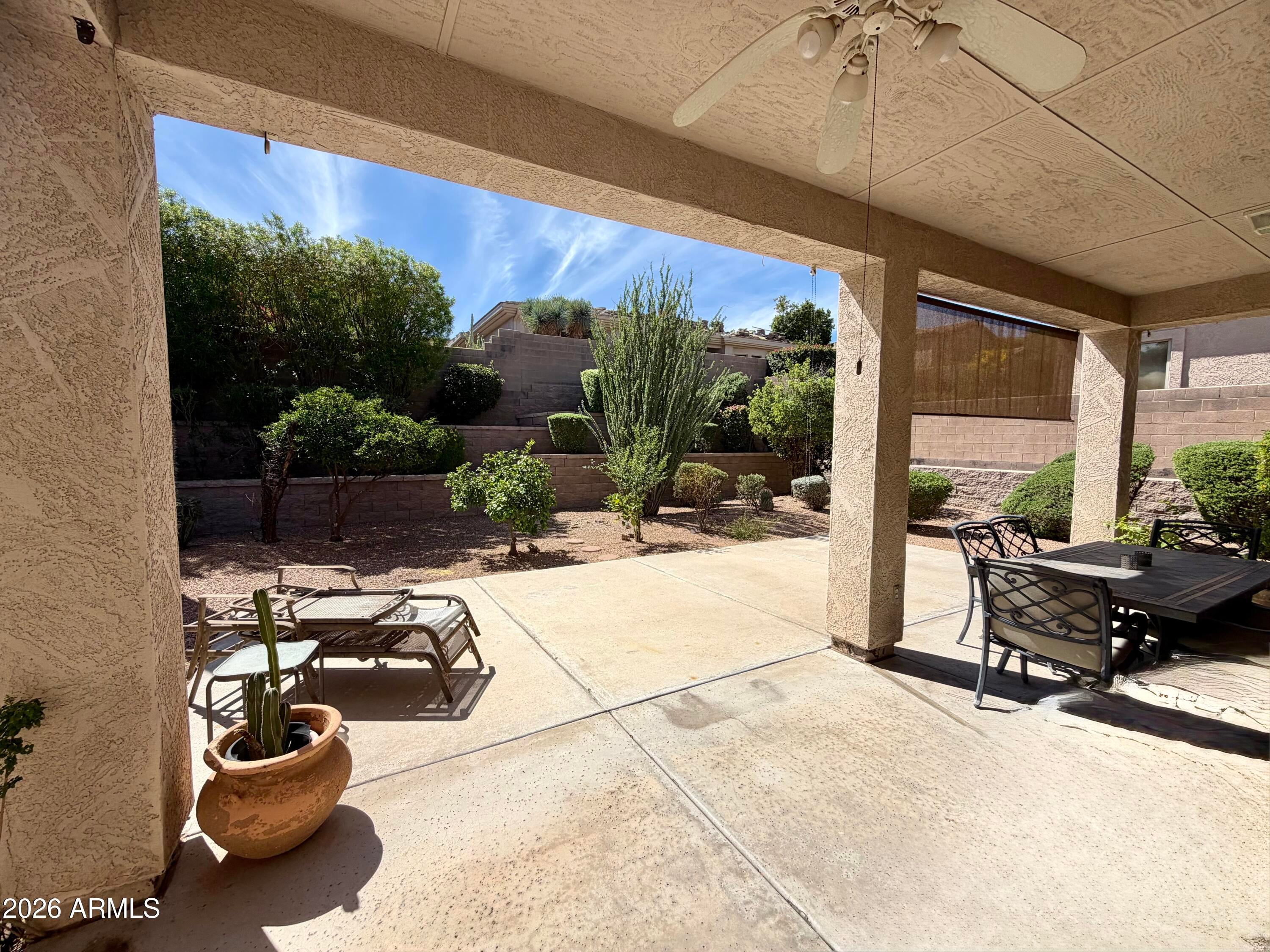 2621 E ACOMA Drive