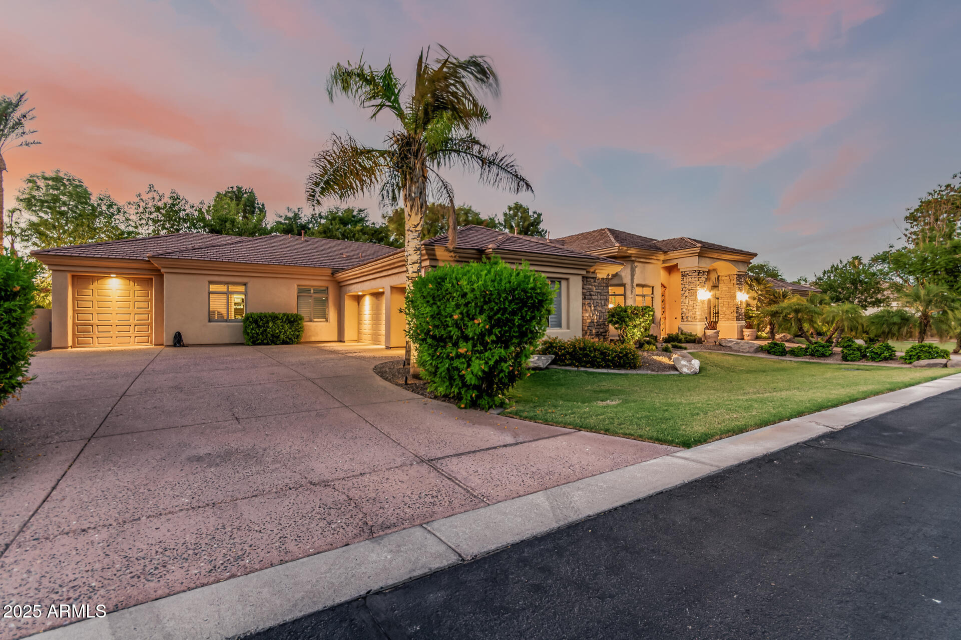 1758 E CARVER Road