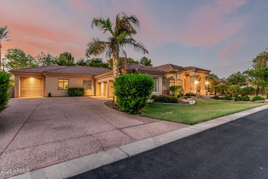 Photo of 1758 E Carver Road, Tempe, AZ 85284 (MLS # 6887215)