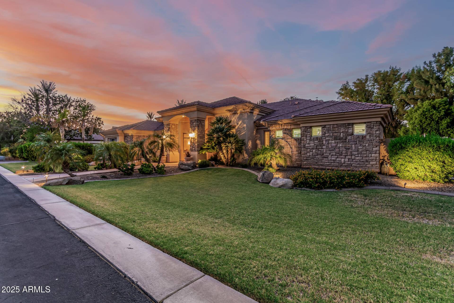 1758 E CARVER Road