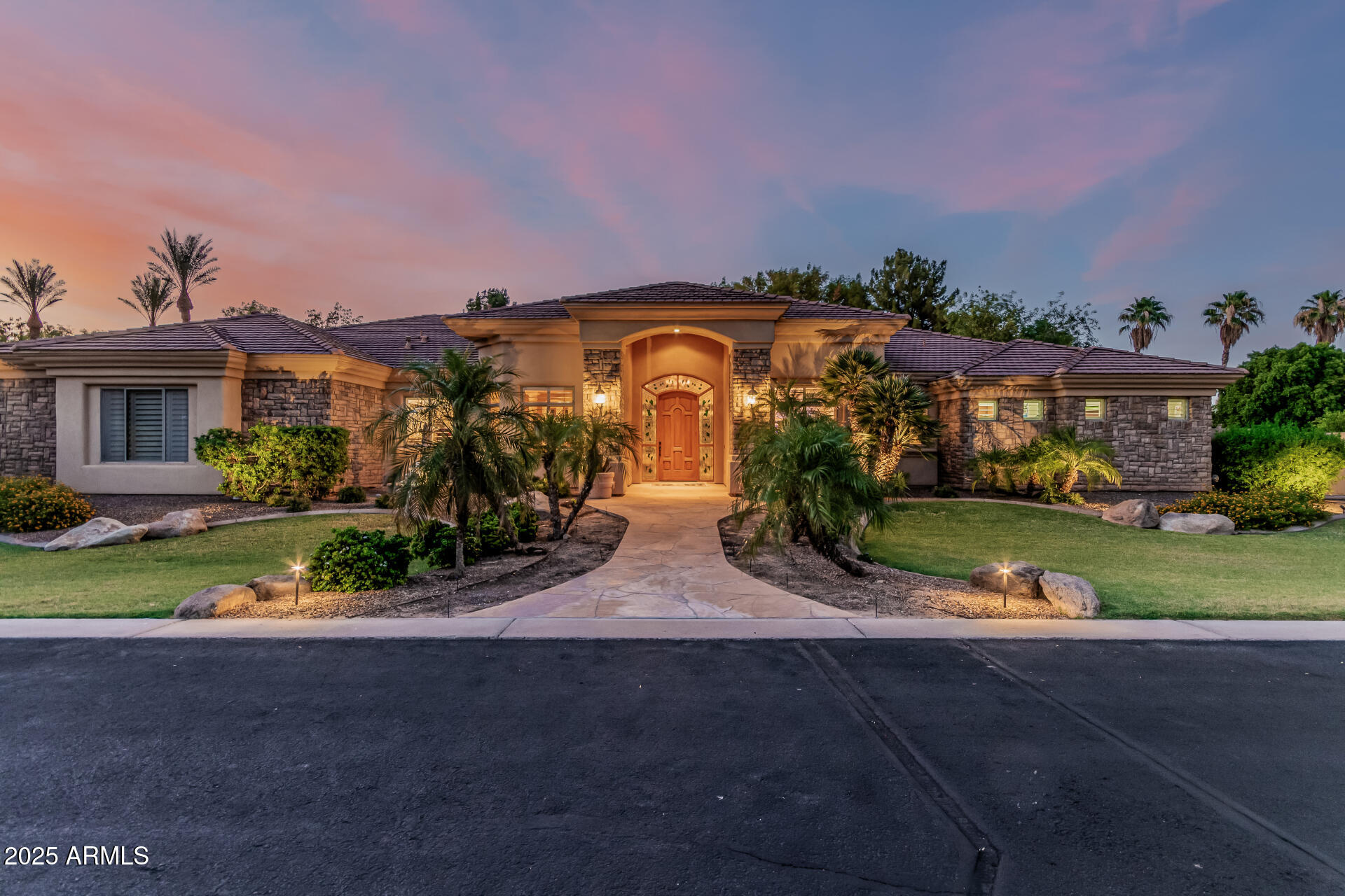 1758 E CARVER Road
