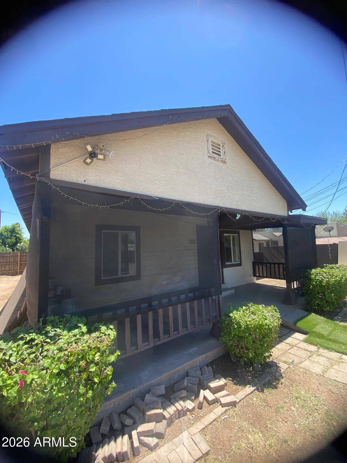 3432 E Cambridge Avenue