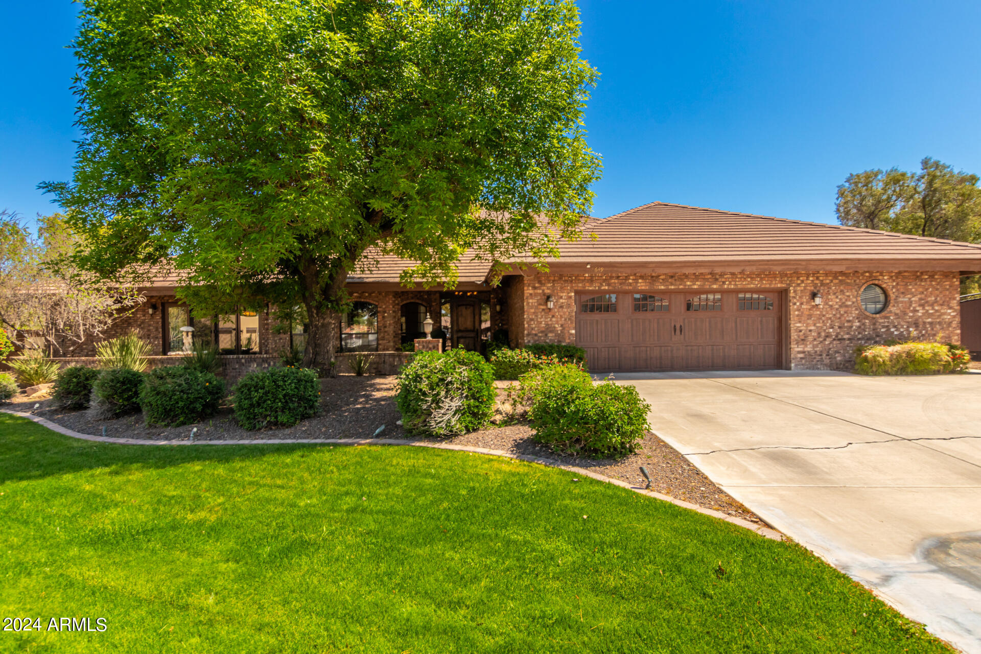 8649 S WILLOW Drive