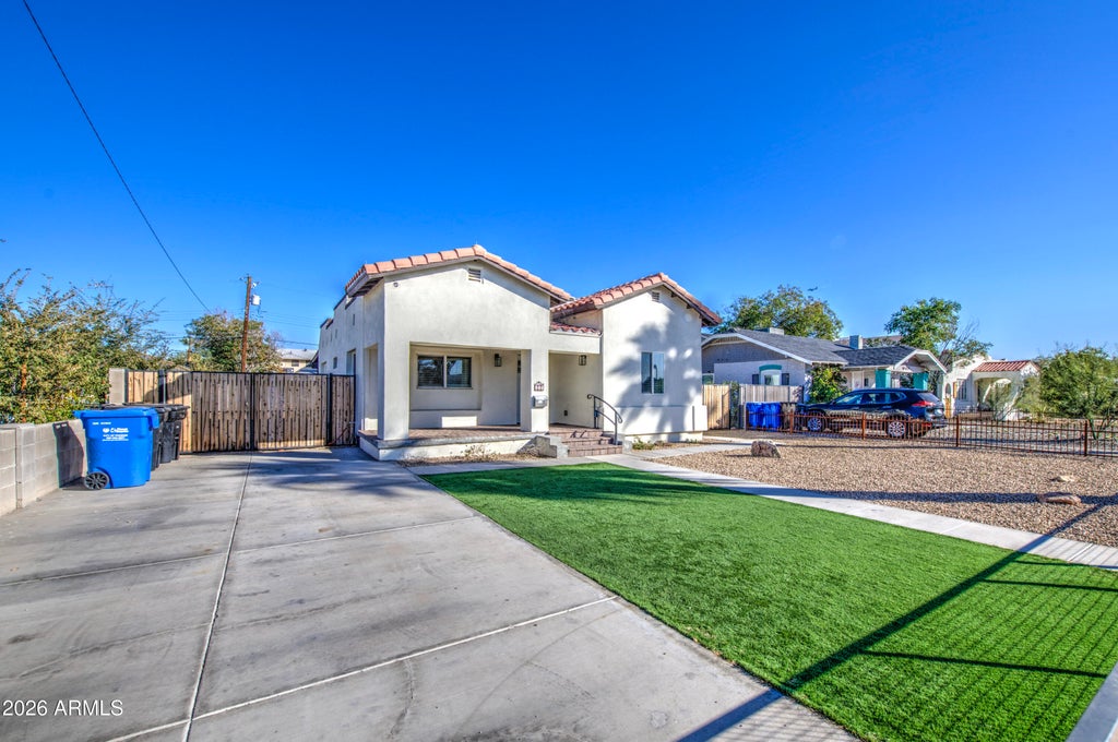Photo of 415 N 17th Drive, Phoenix, AZ 85007 (MLS # 7073614)