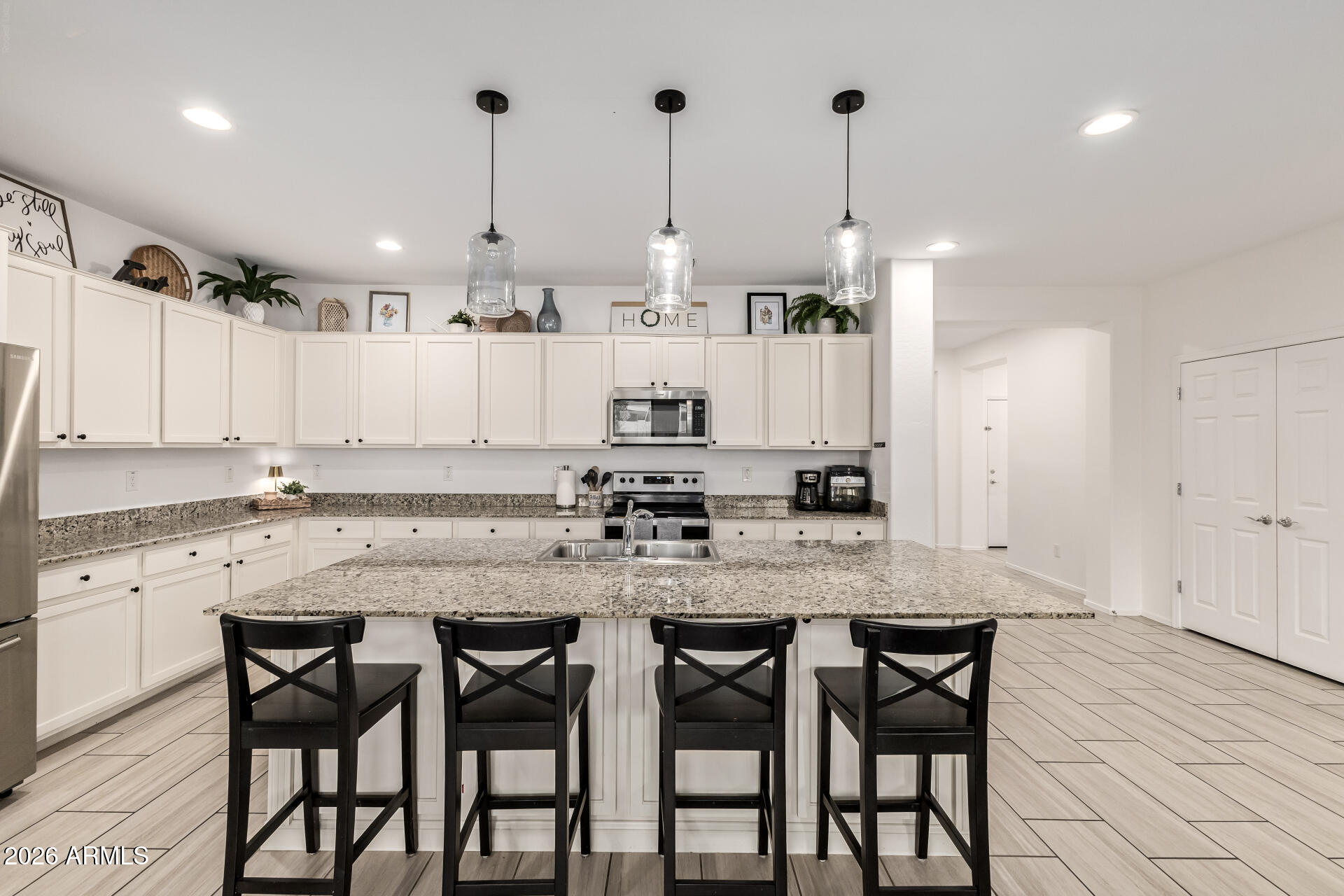 23130 E CAMINA PLATA --