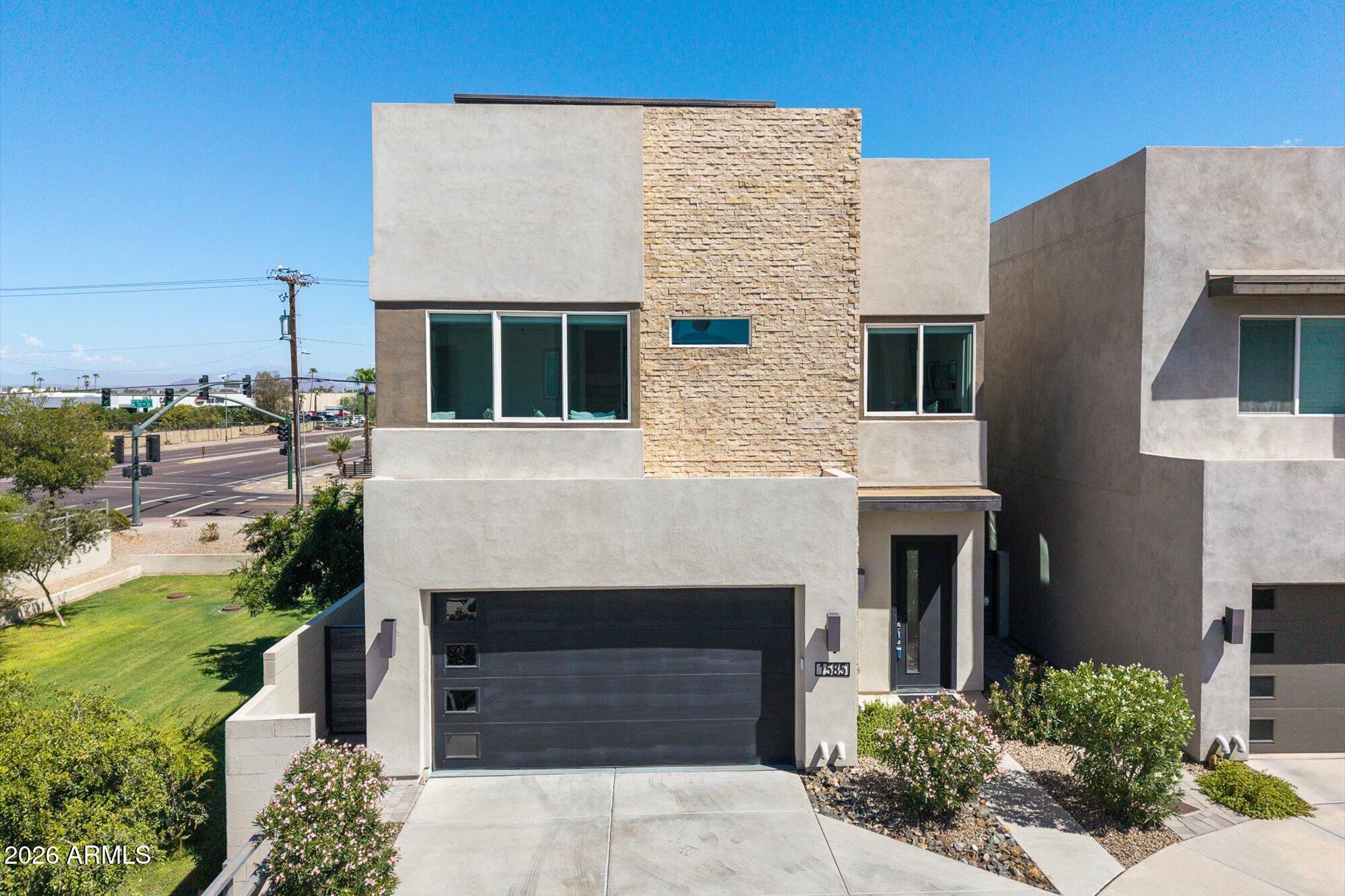 1585 N 69TH Place