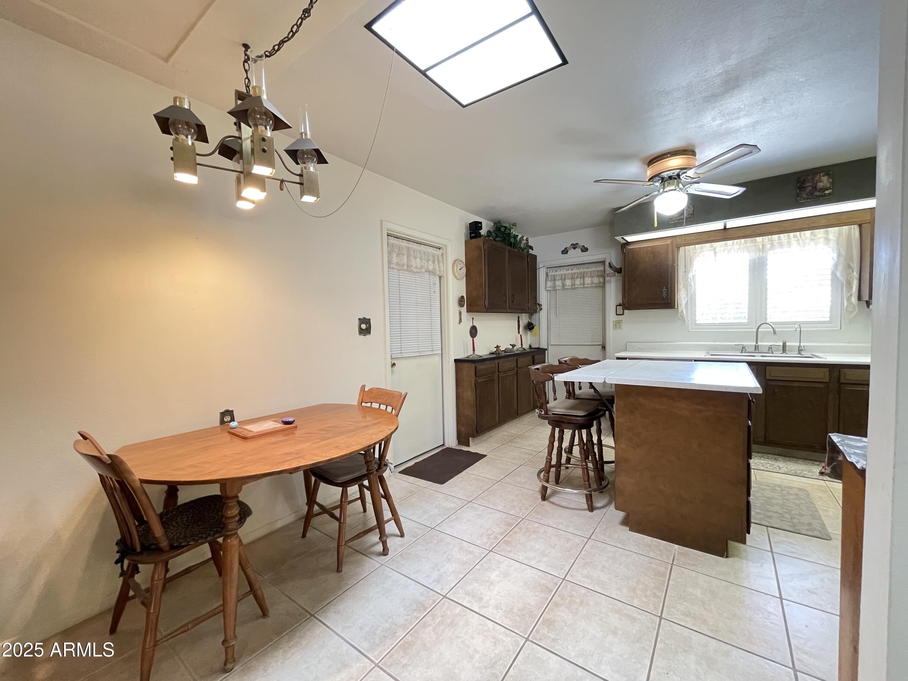 407 W IVANHOE Road