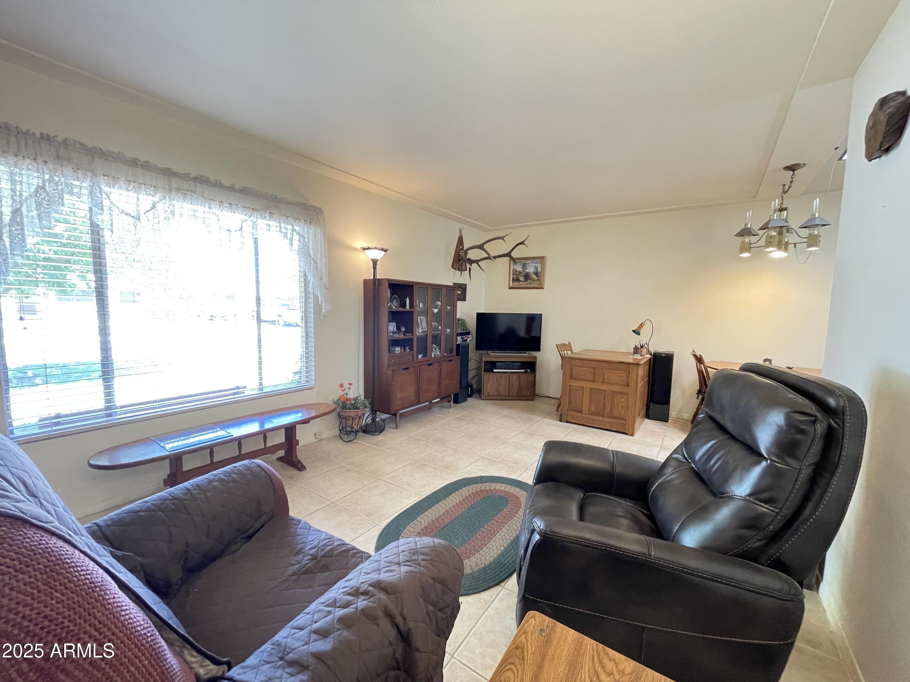 407 W IVANHOE Road