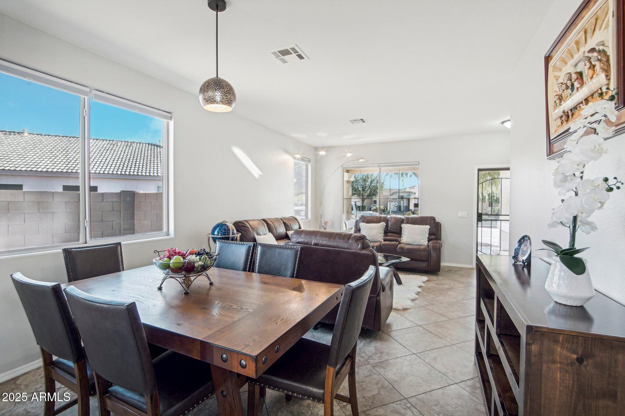 6836 W BRONCO Trail