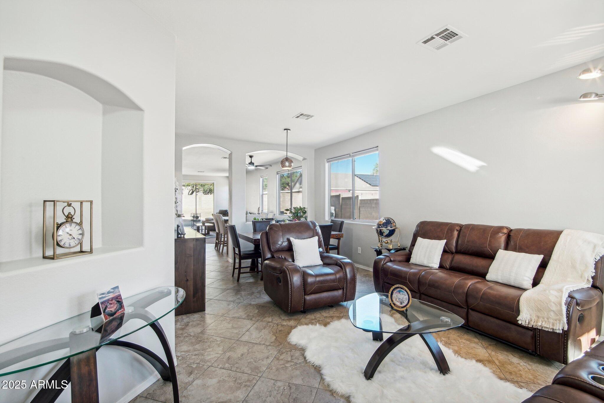 6836 W BRONCO Trail