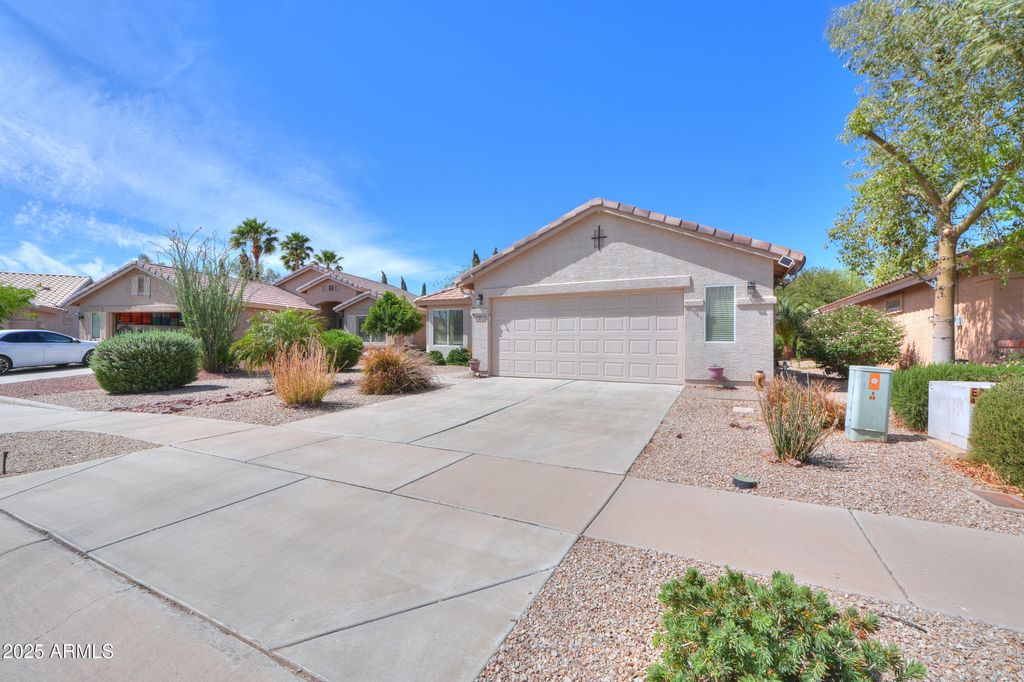 Photo of 67 N Montoro Lane, Casa Grande, AZ 85194 (MLS # 6855323)