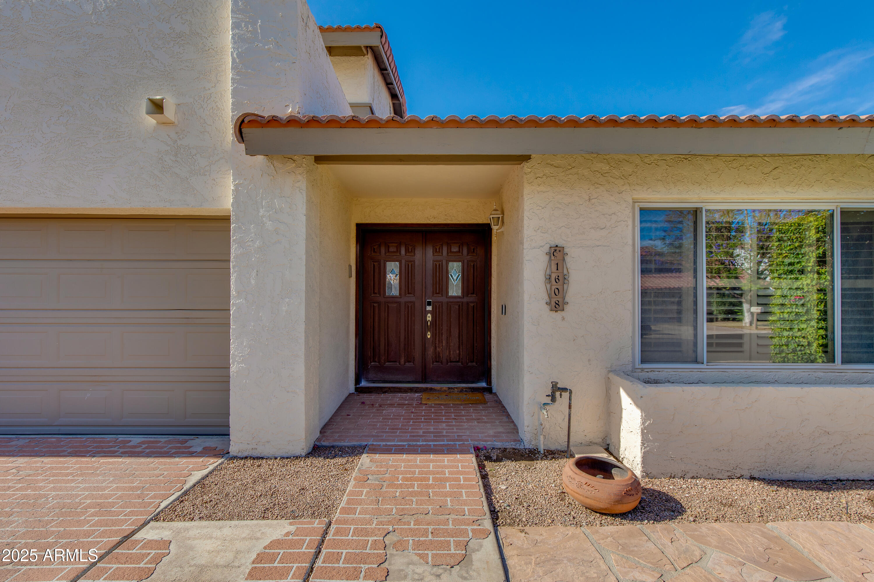1608 E WEATHERVANE Lane