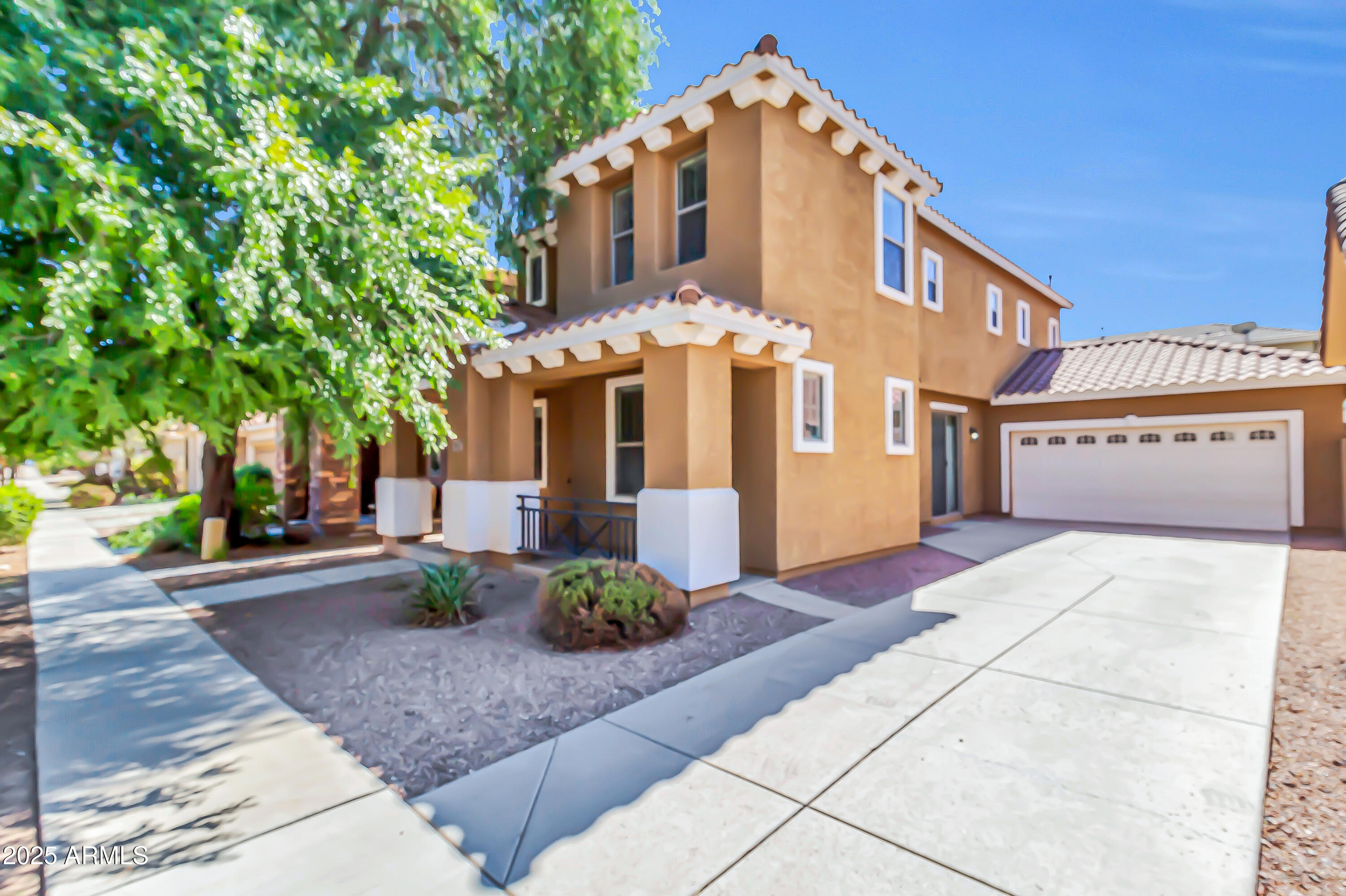 3257 E TULSA Street