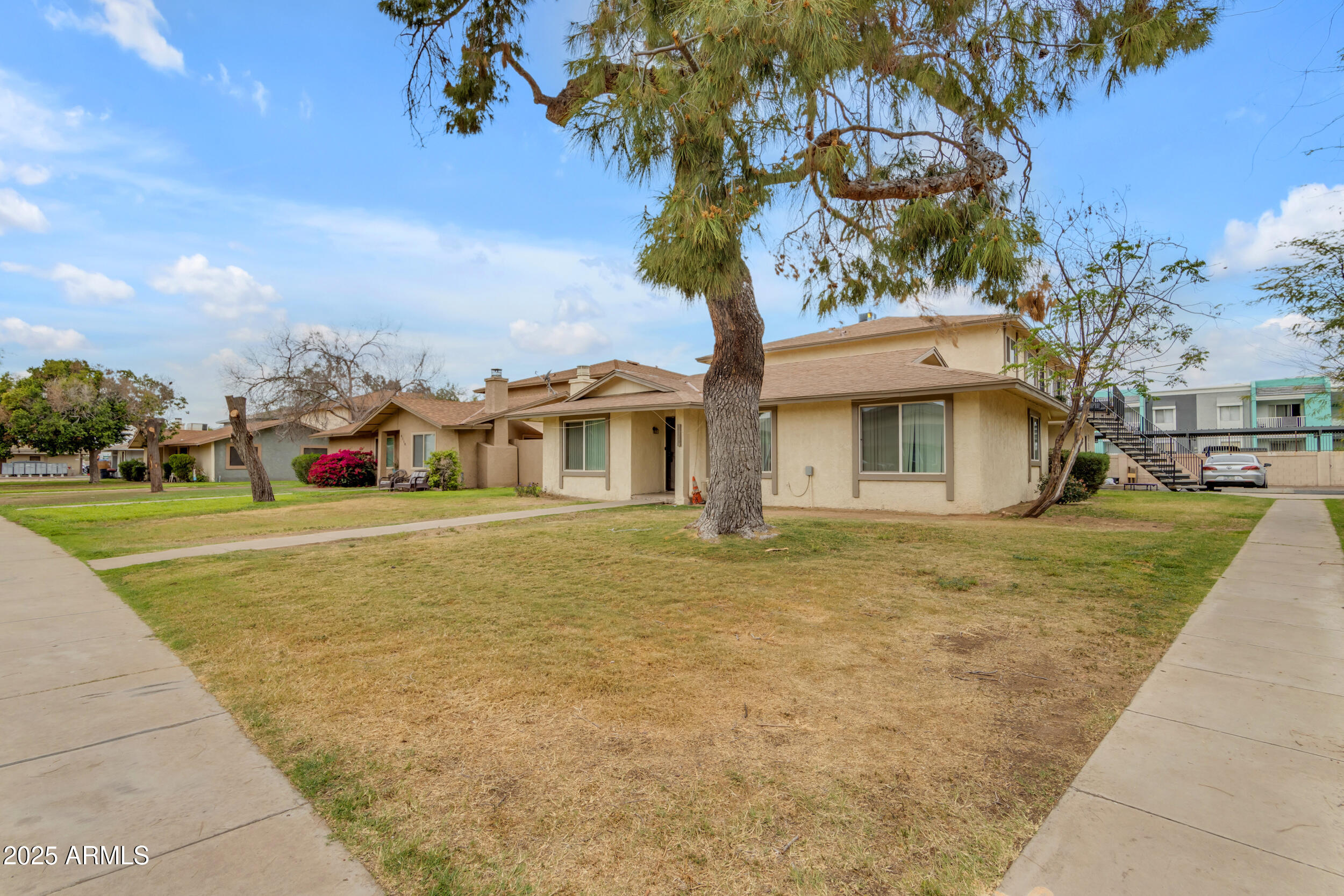 8124 N 33RD Drive