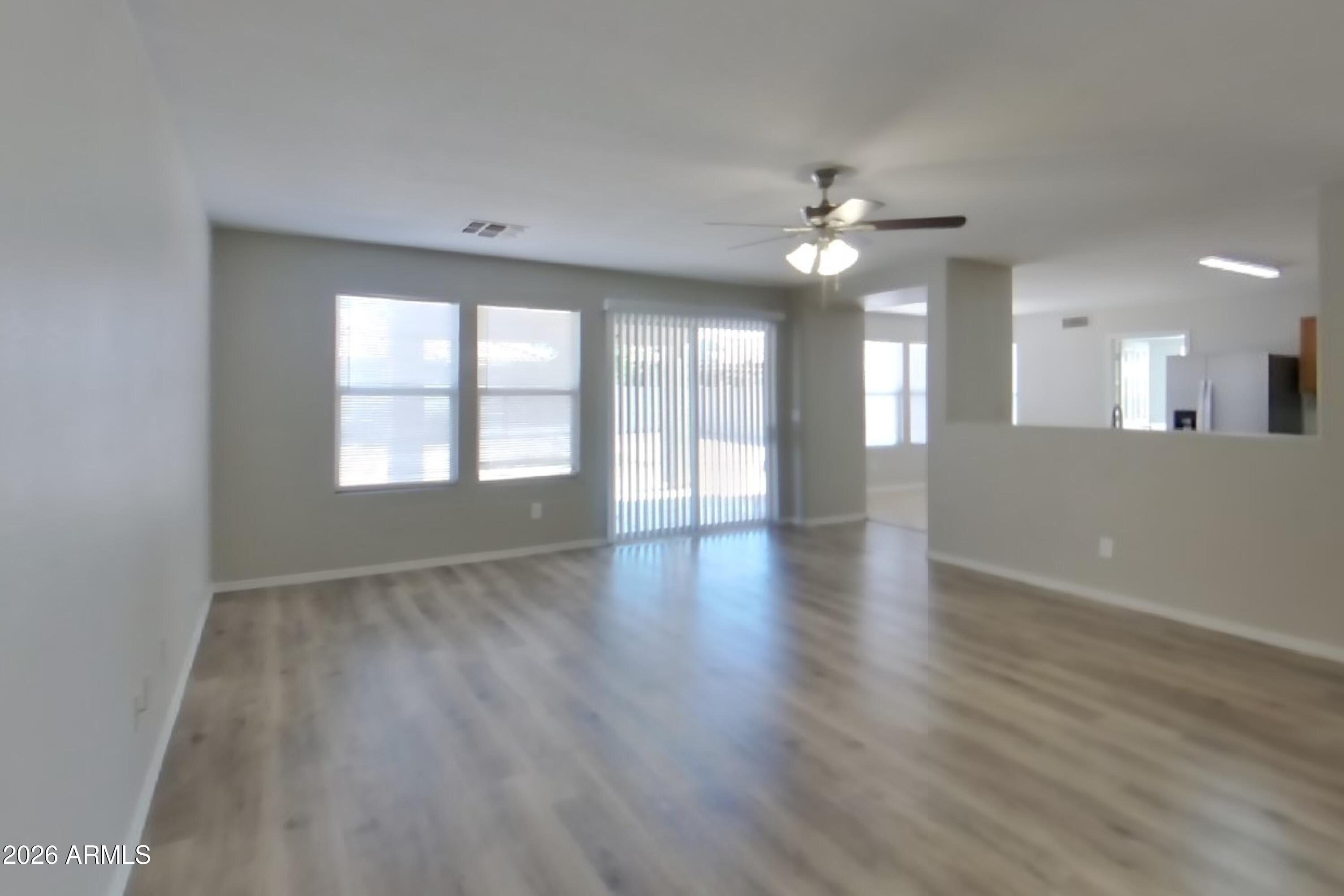 638 W RACINE Loop
