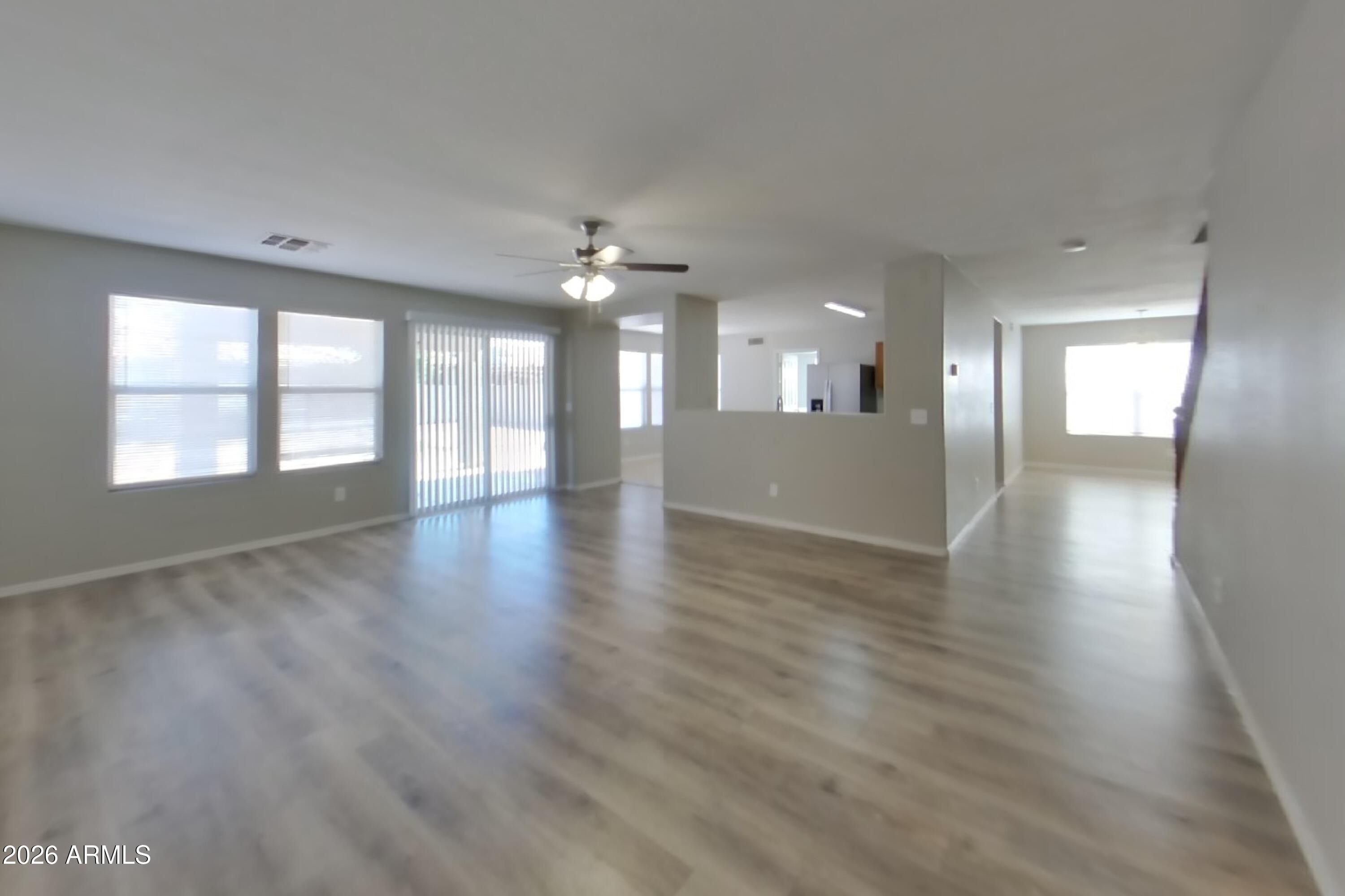 638 W RACINE Loop
