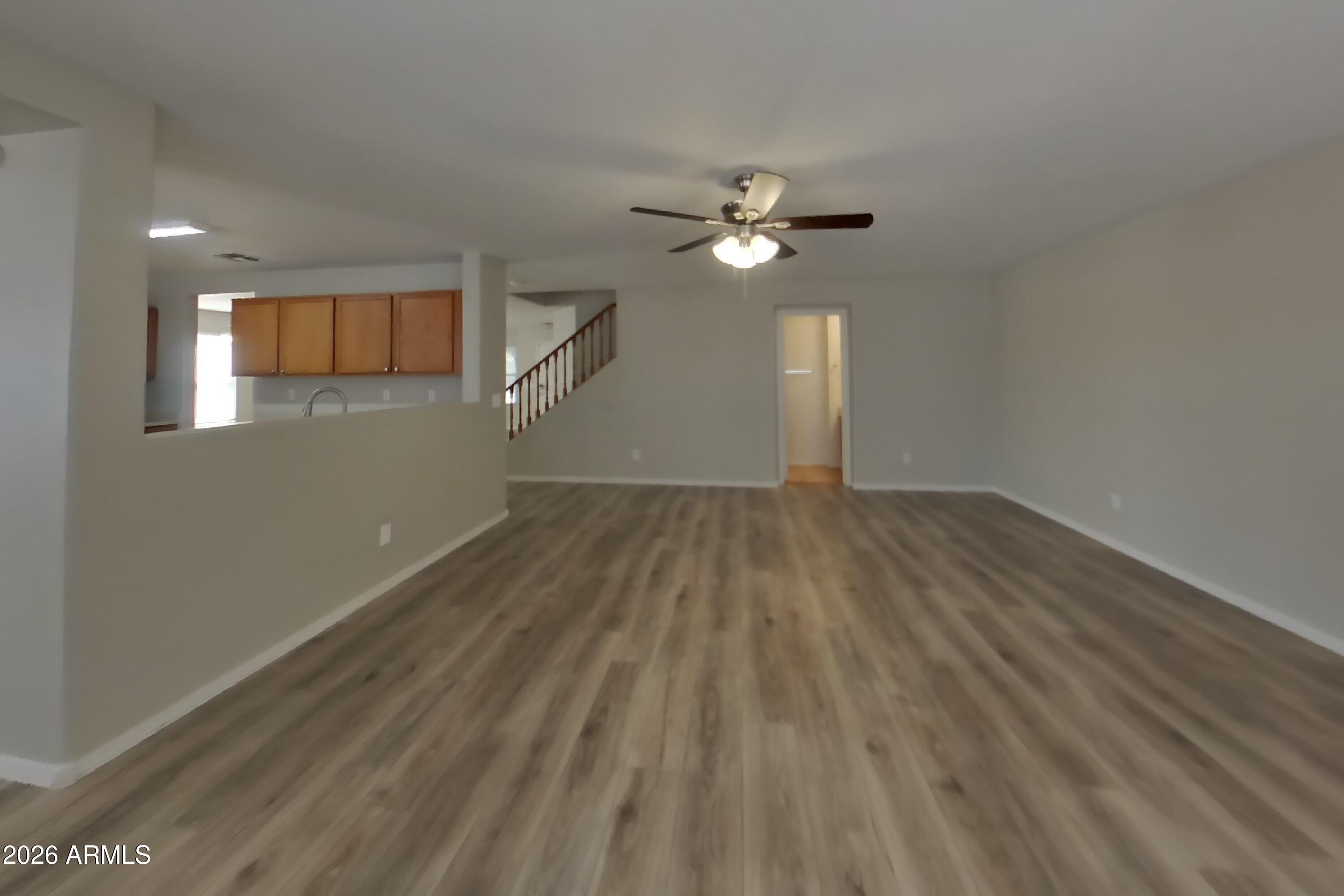 638 W RACINE Loop