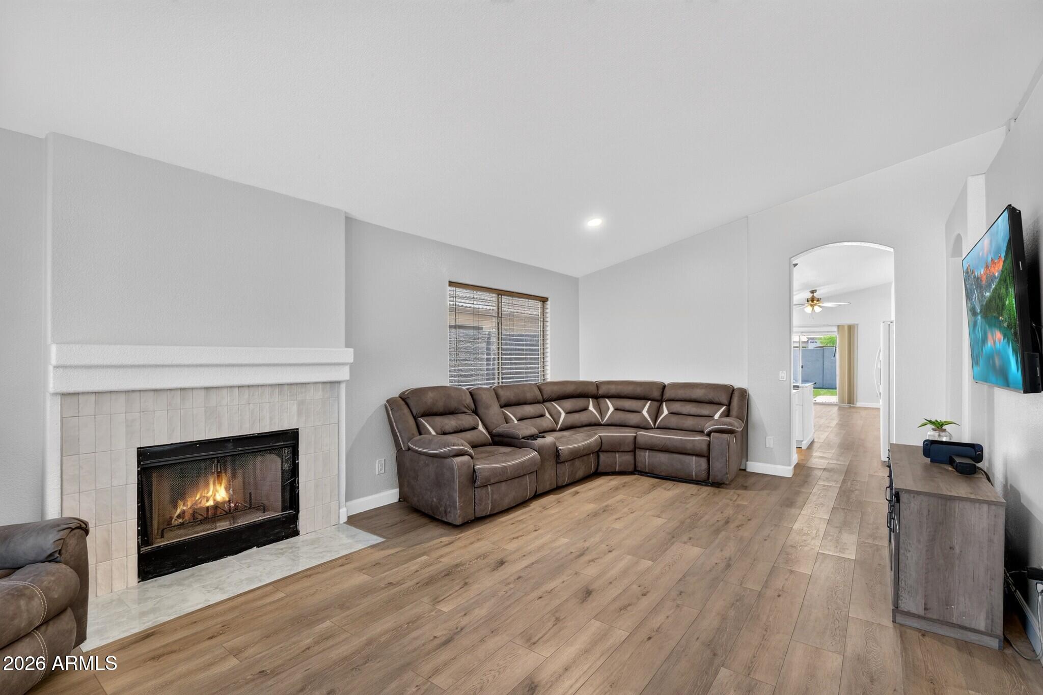 425 N WINDSOR --