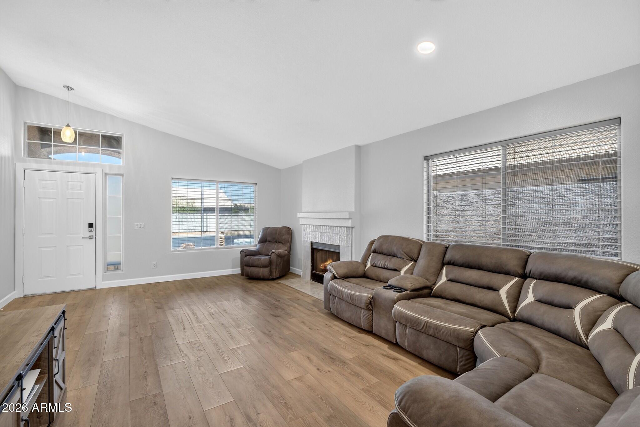 425 N WINDSOR --