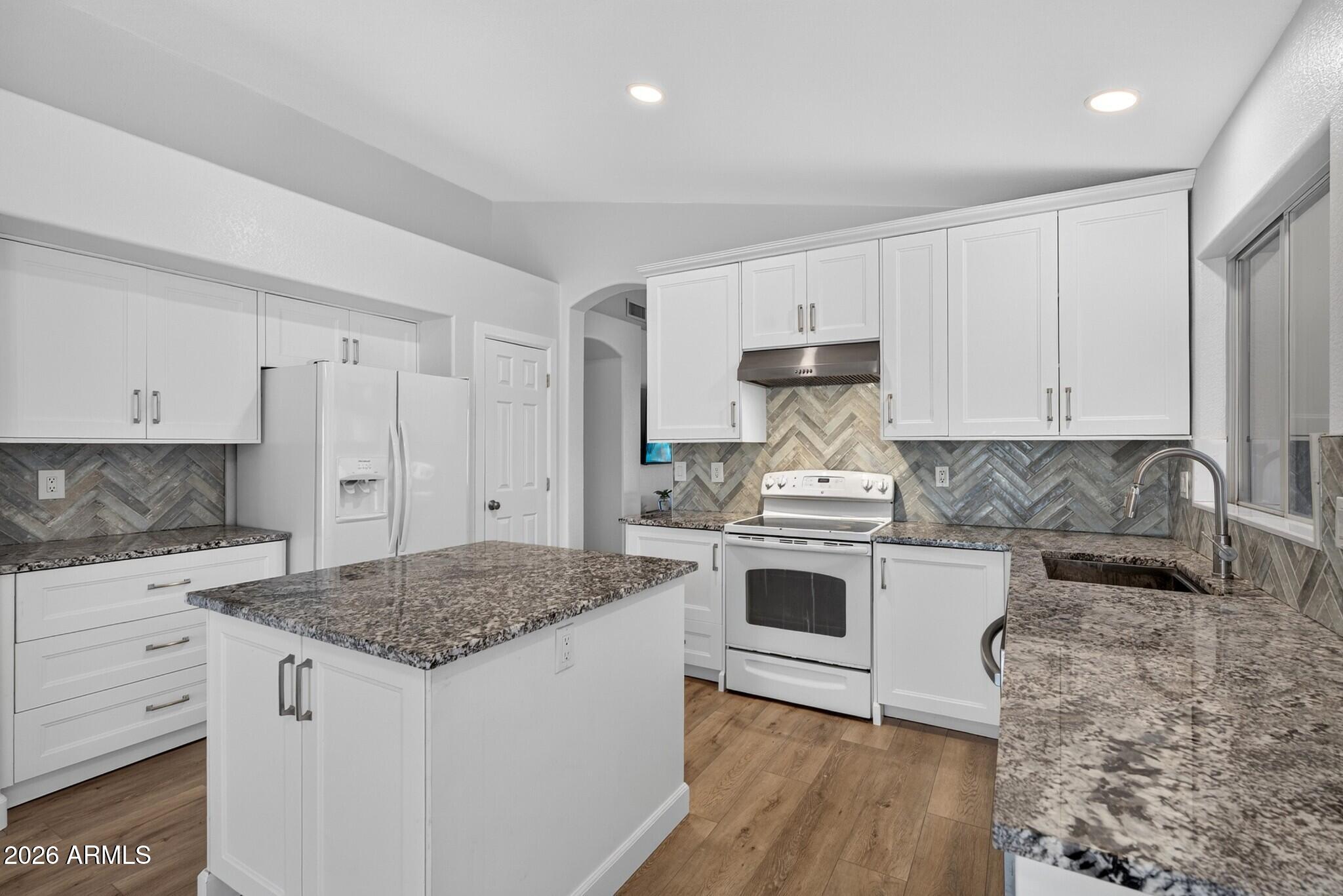 425 N WINDSOR --
