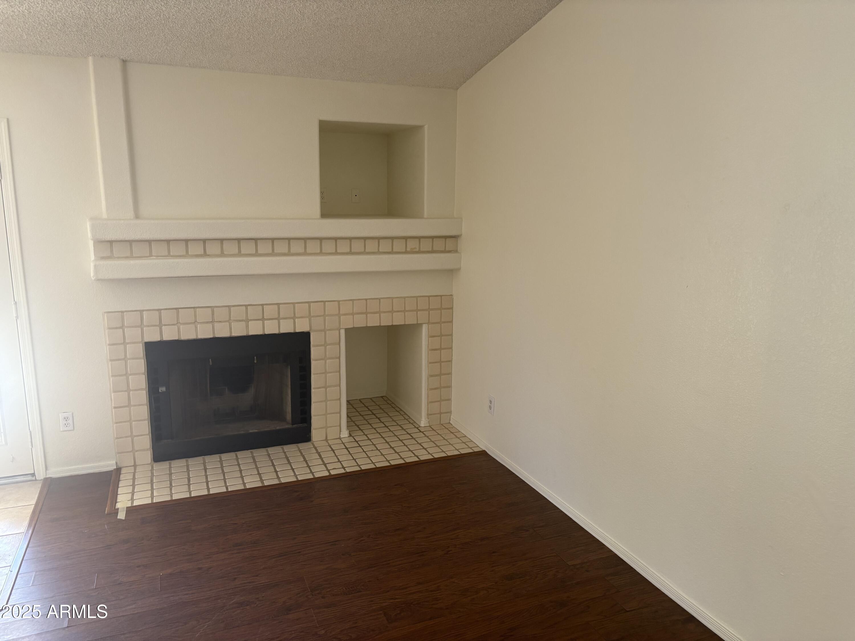 4661 W WHITTEN Street