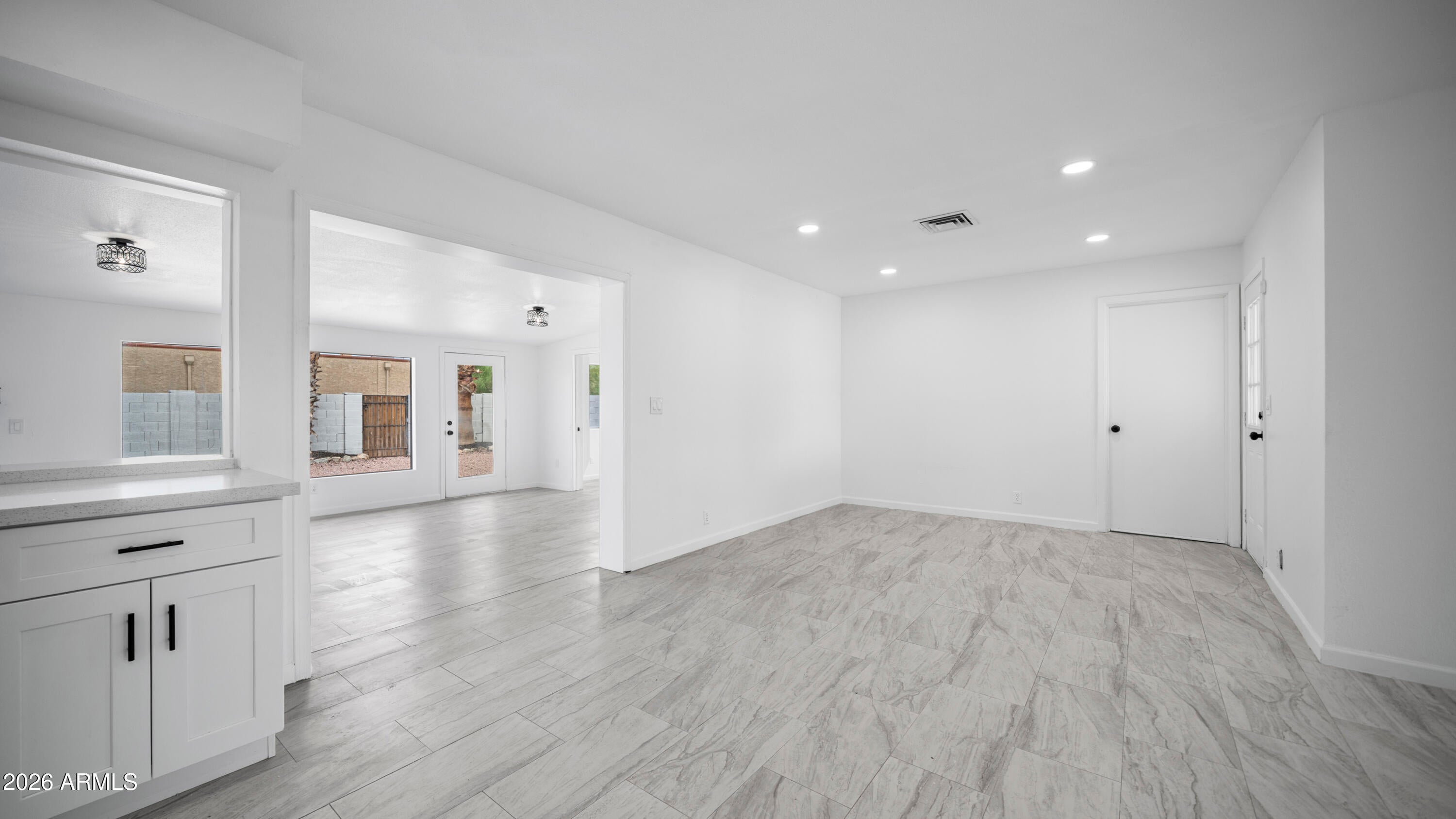 702 E SAGUARO Street