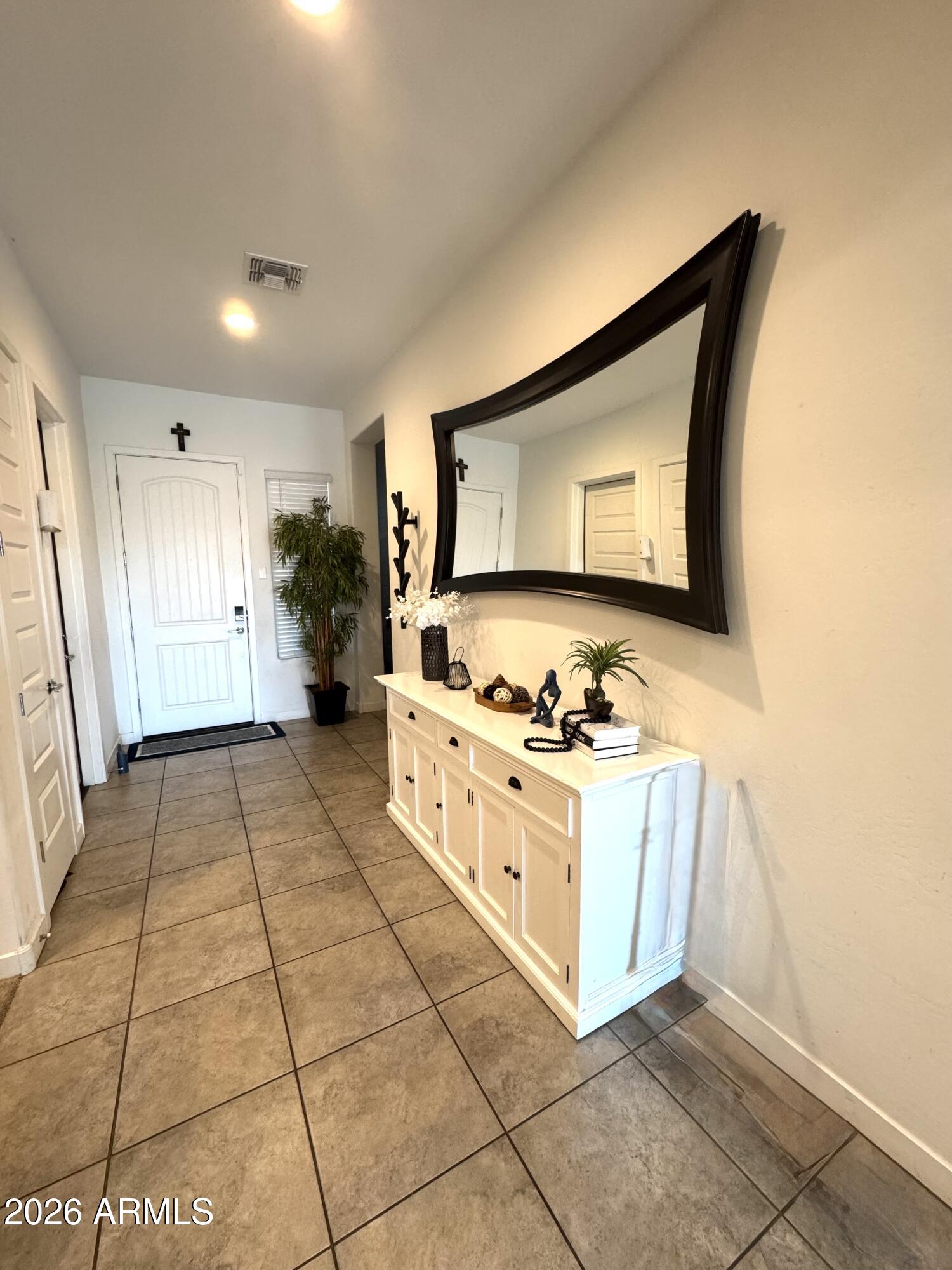 9221 W GLENROSA Avenue