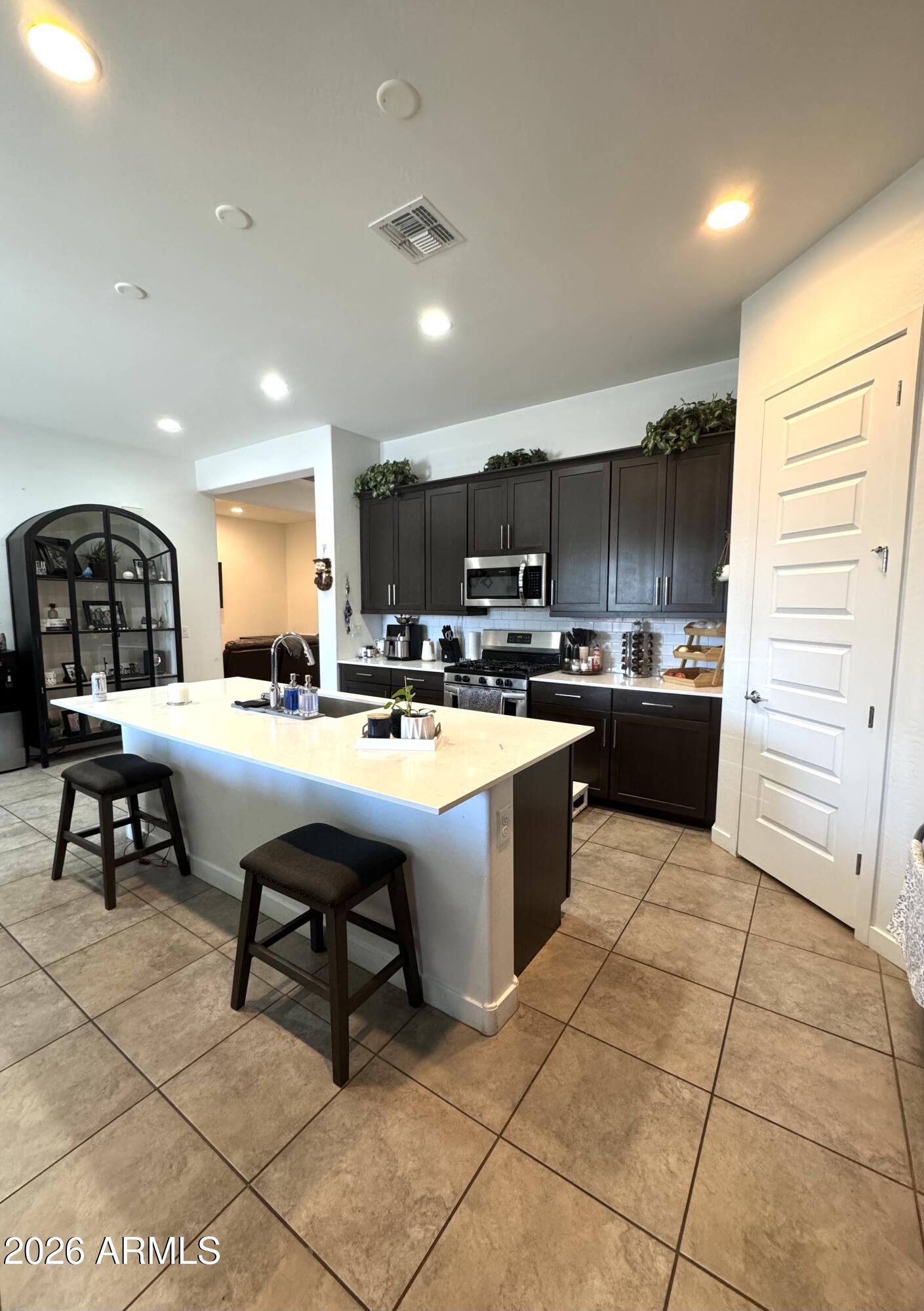 9221 W GLENROSA Avenue