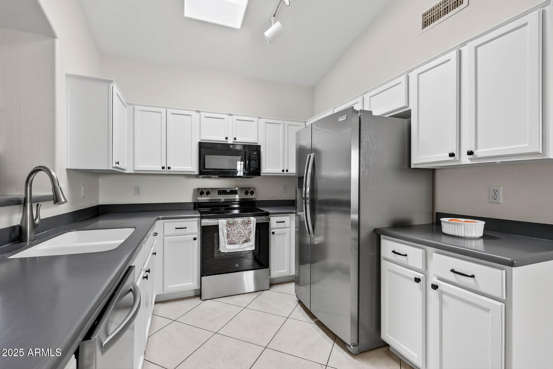 Avondale, Arizona 85392, United States, 3 Bedrooms Bedrooms, ,2 BathroomsBathrooms,Residential,Active,217937