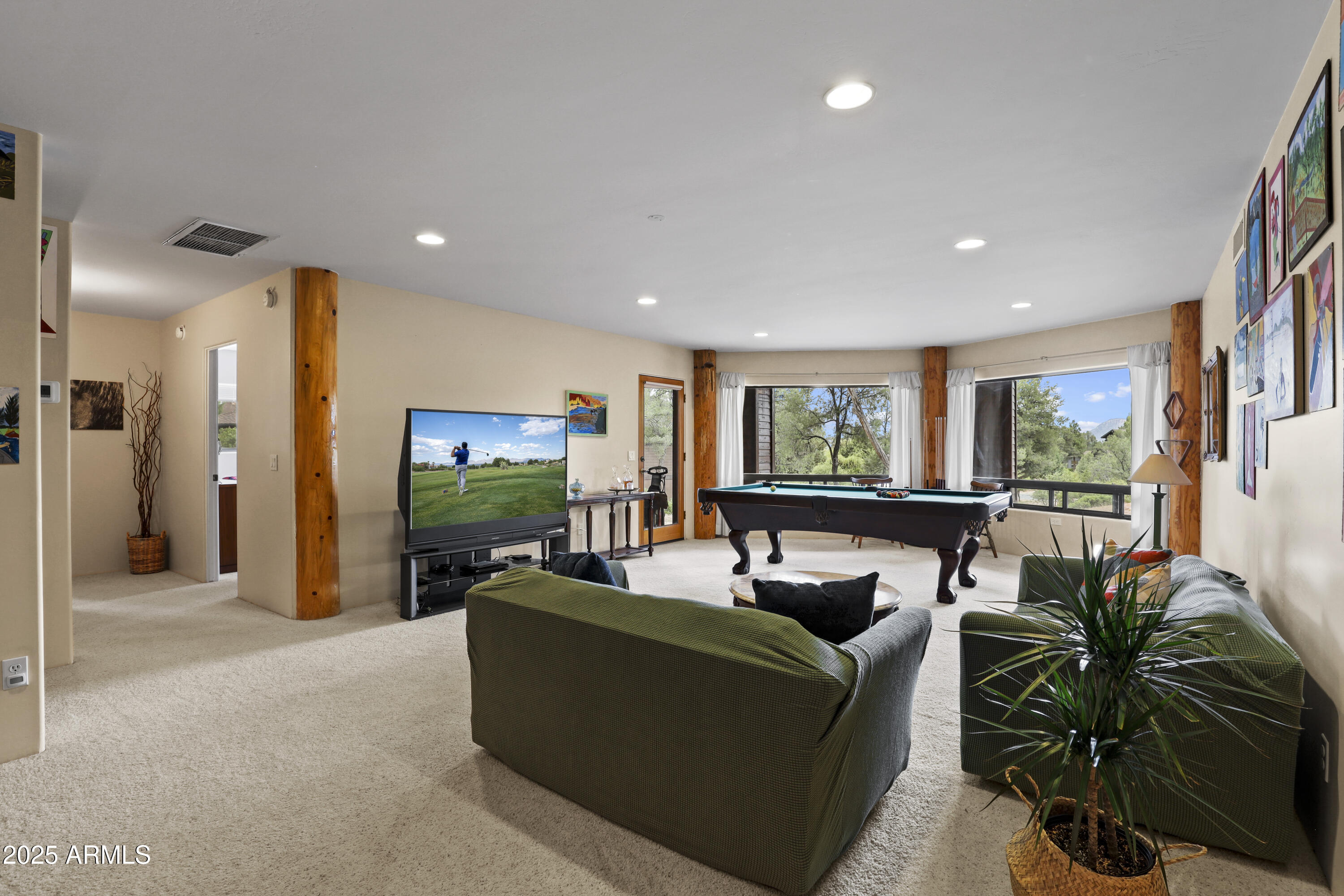 1113 N SCENIC Drive N