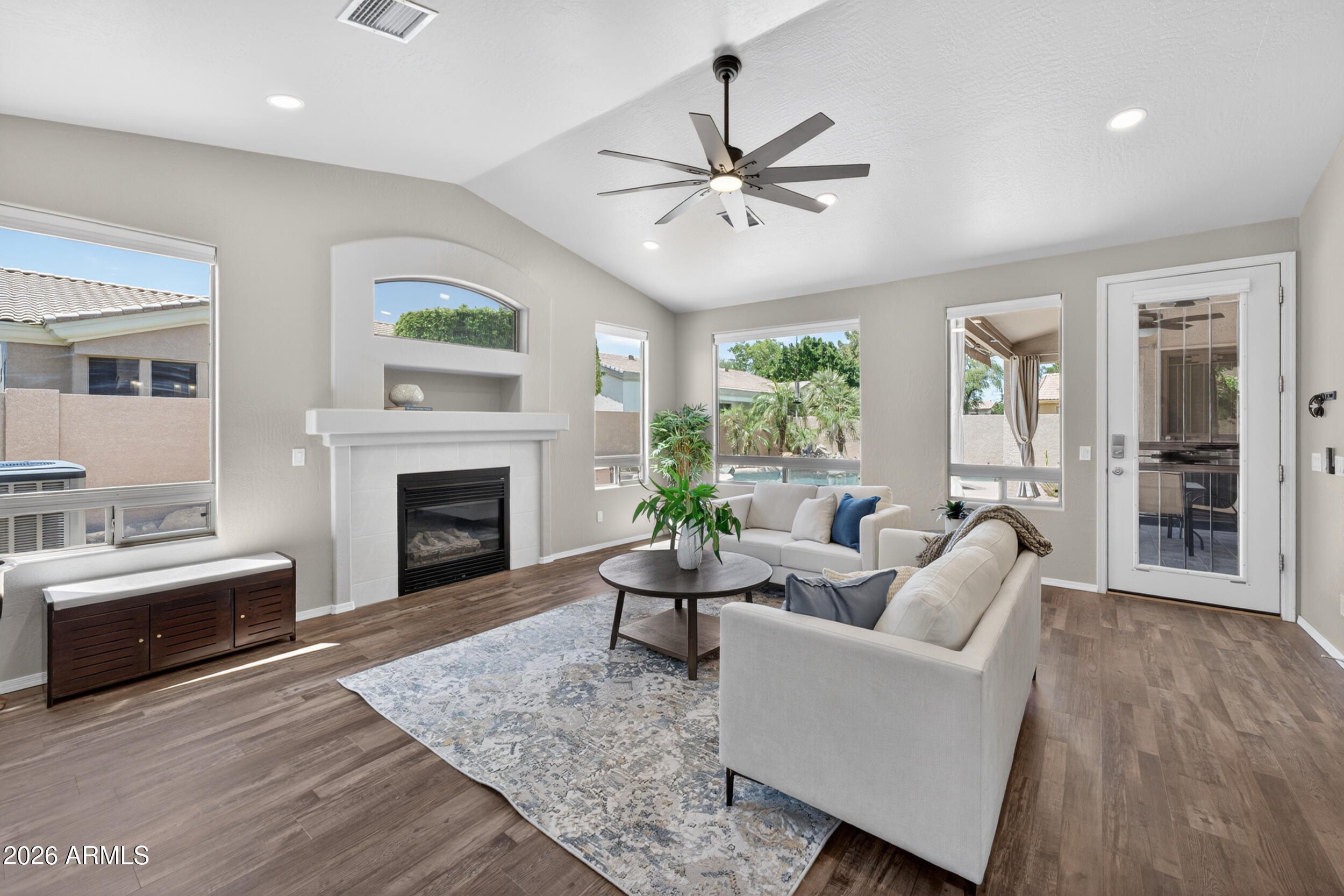 625 W MERRILL Avenue