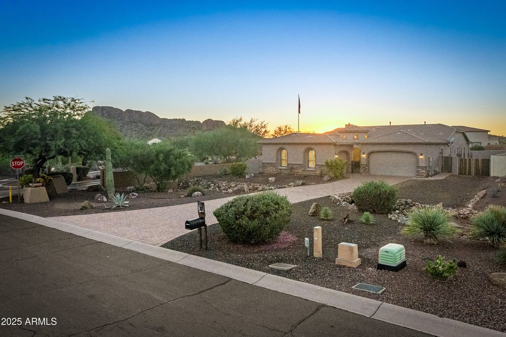 Photo of 4126 S Last Chance Trail, Gold Canyon, AZ 85118 (MLS # 6930496)