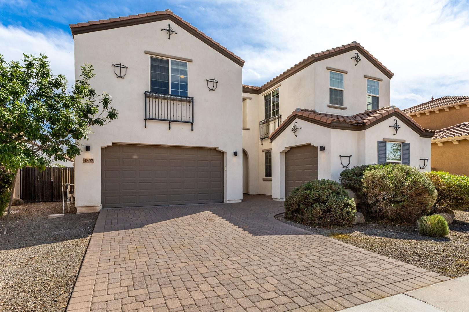 4307 E Yellowstone Place