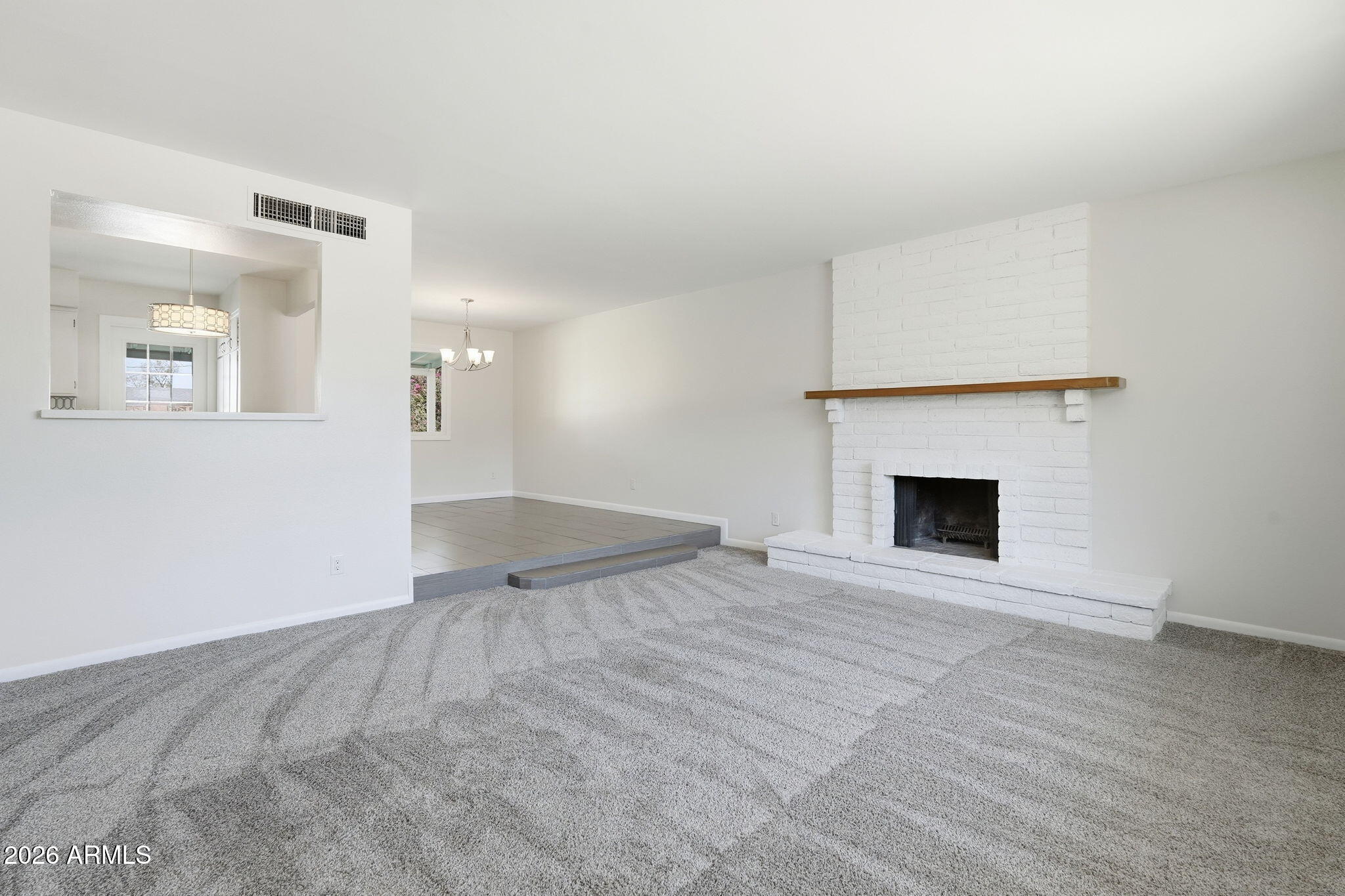 232 E ELLIS Drive