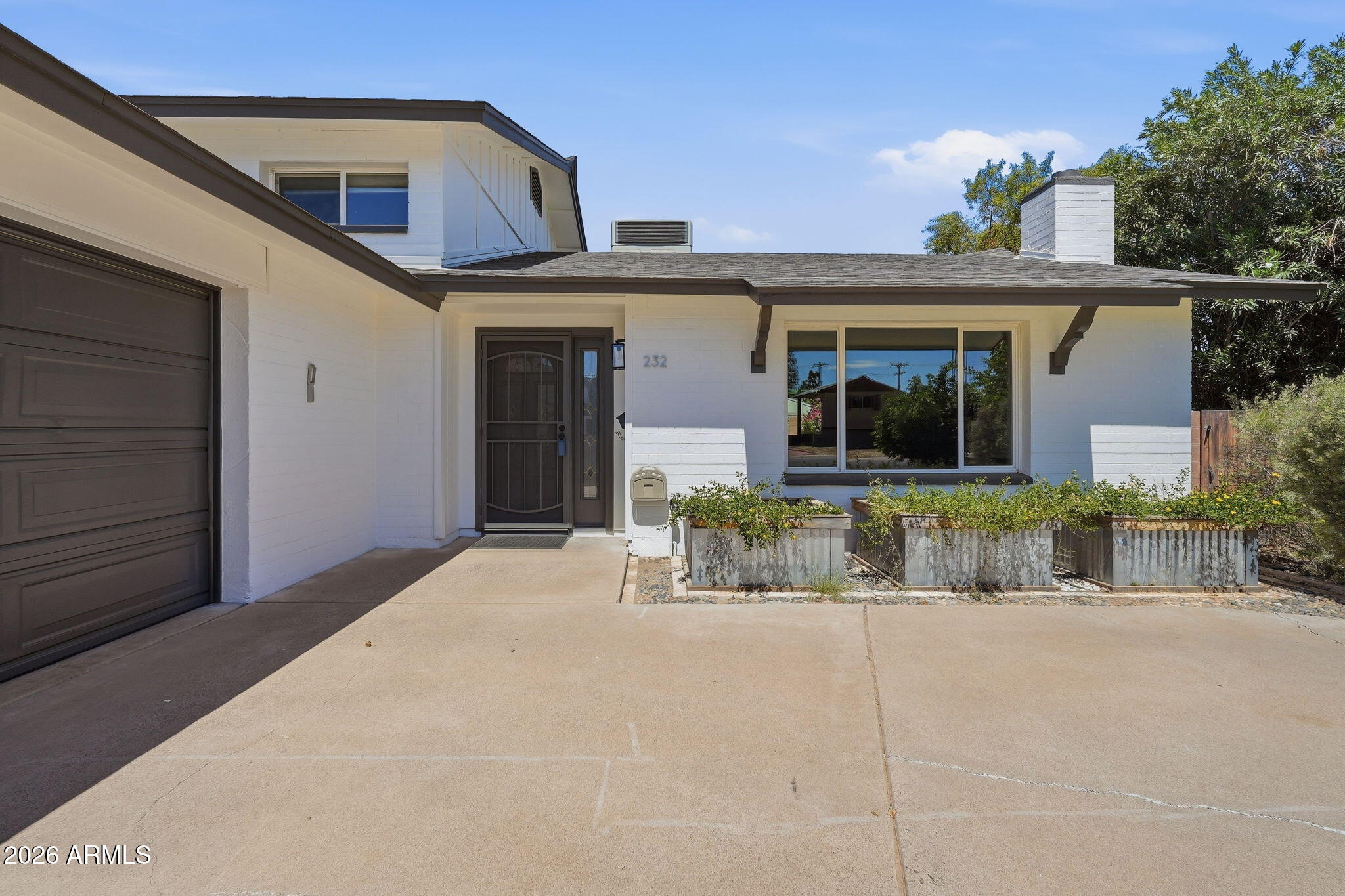 232 E ELLIS Drive