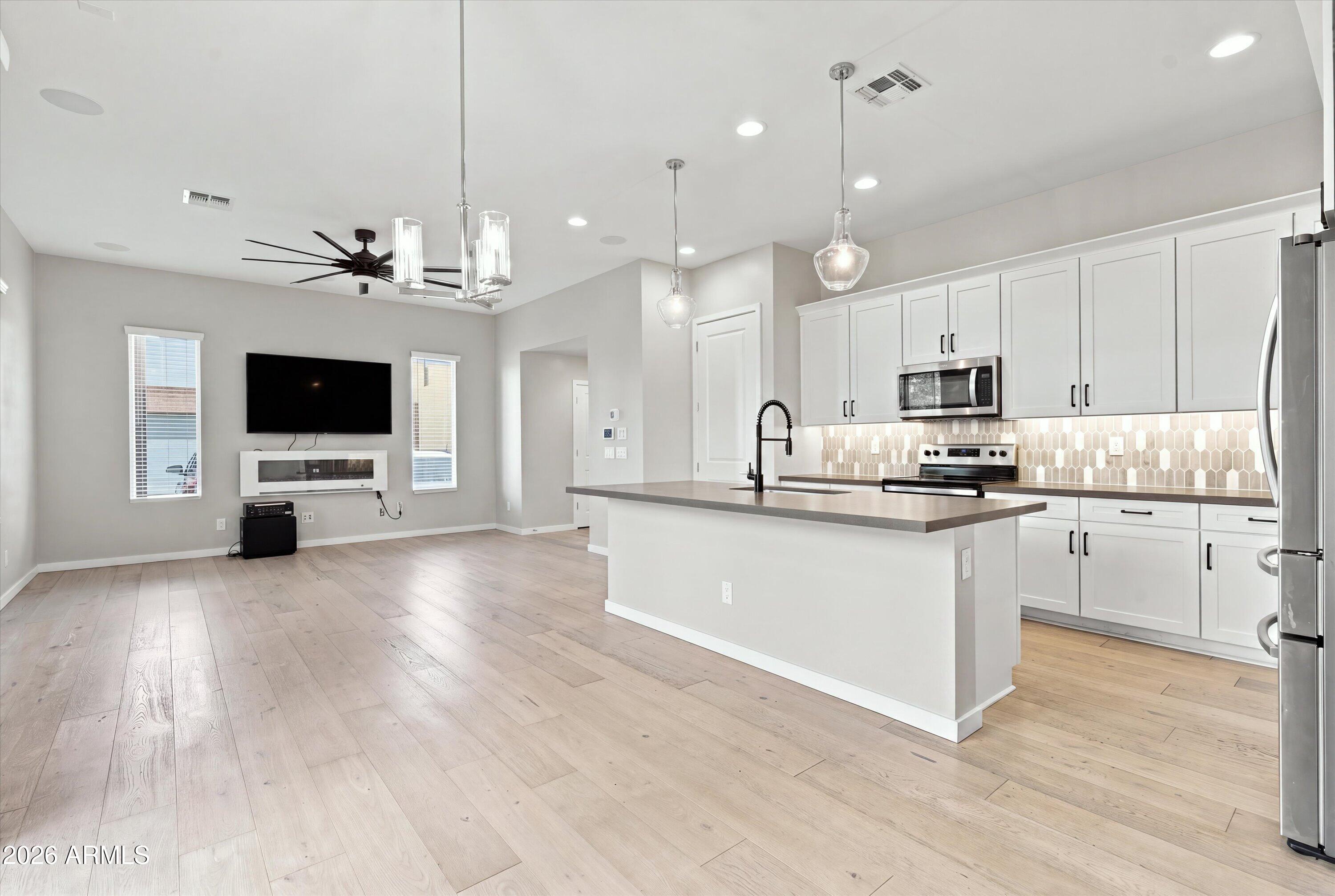 901 S Smith Road 1060