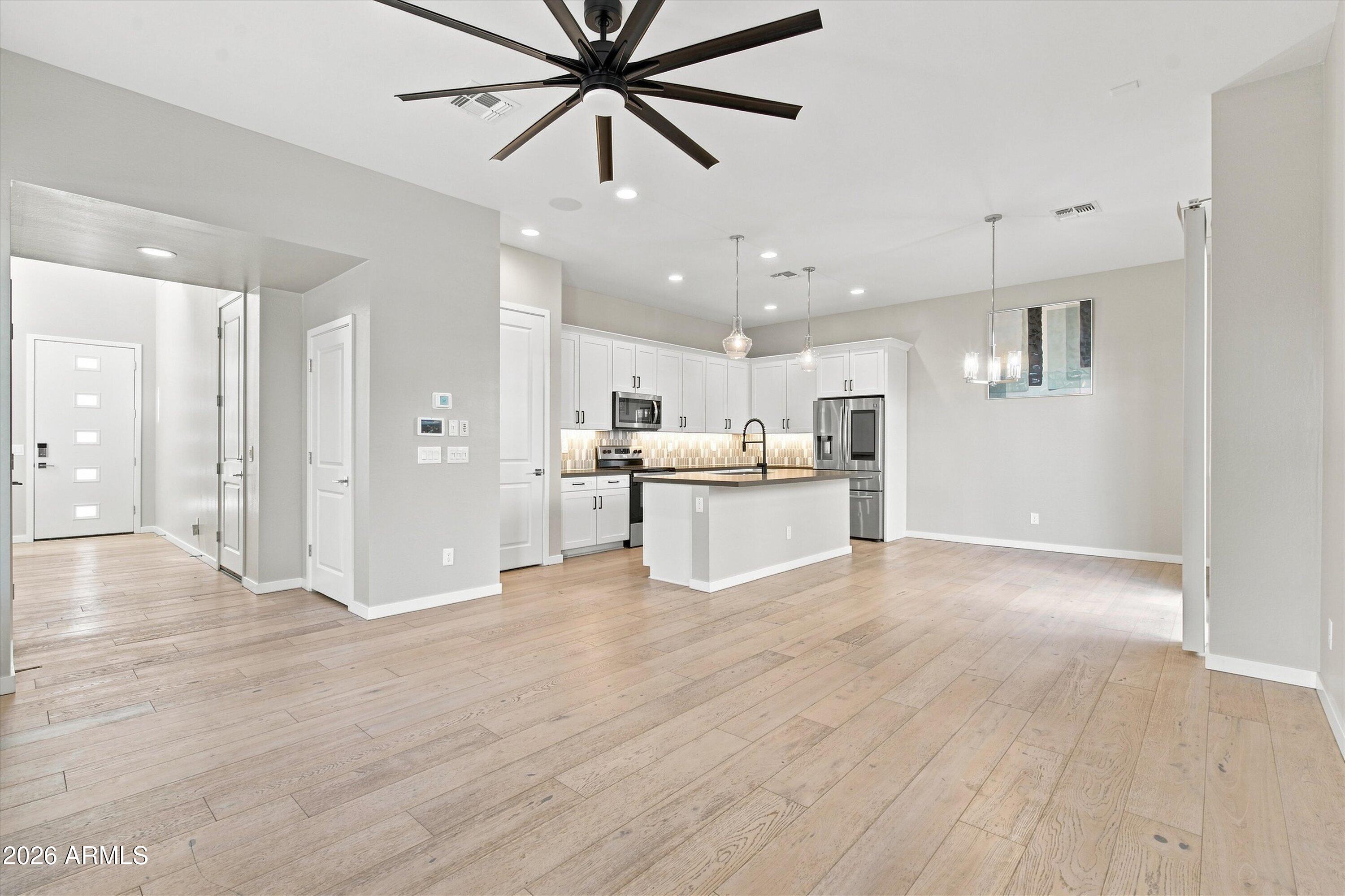 901 S Smith Road 1060