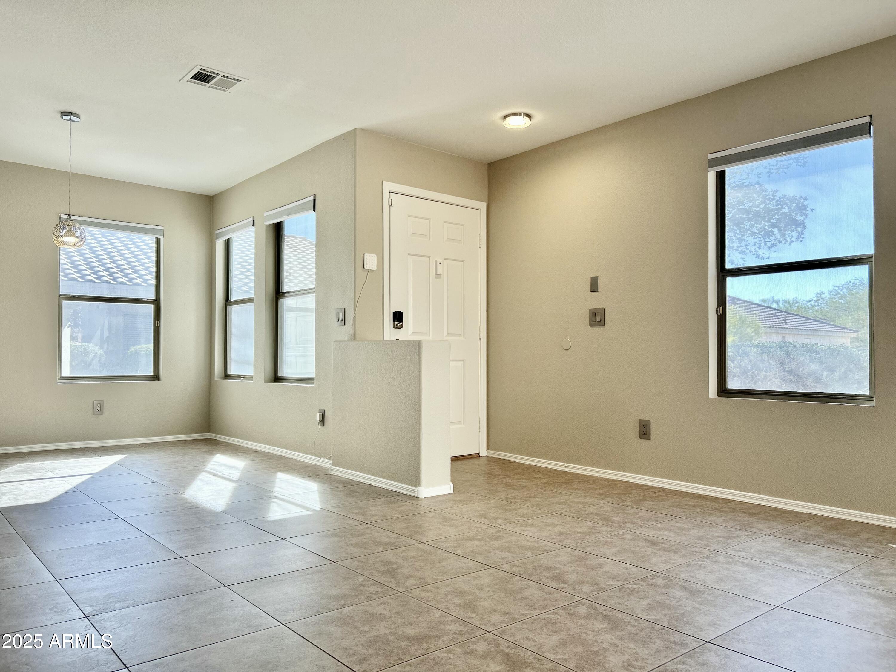 2280 E HAZELTINE Way