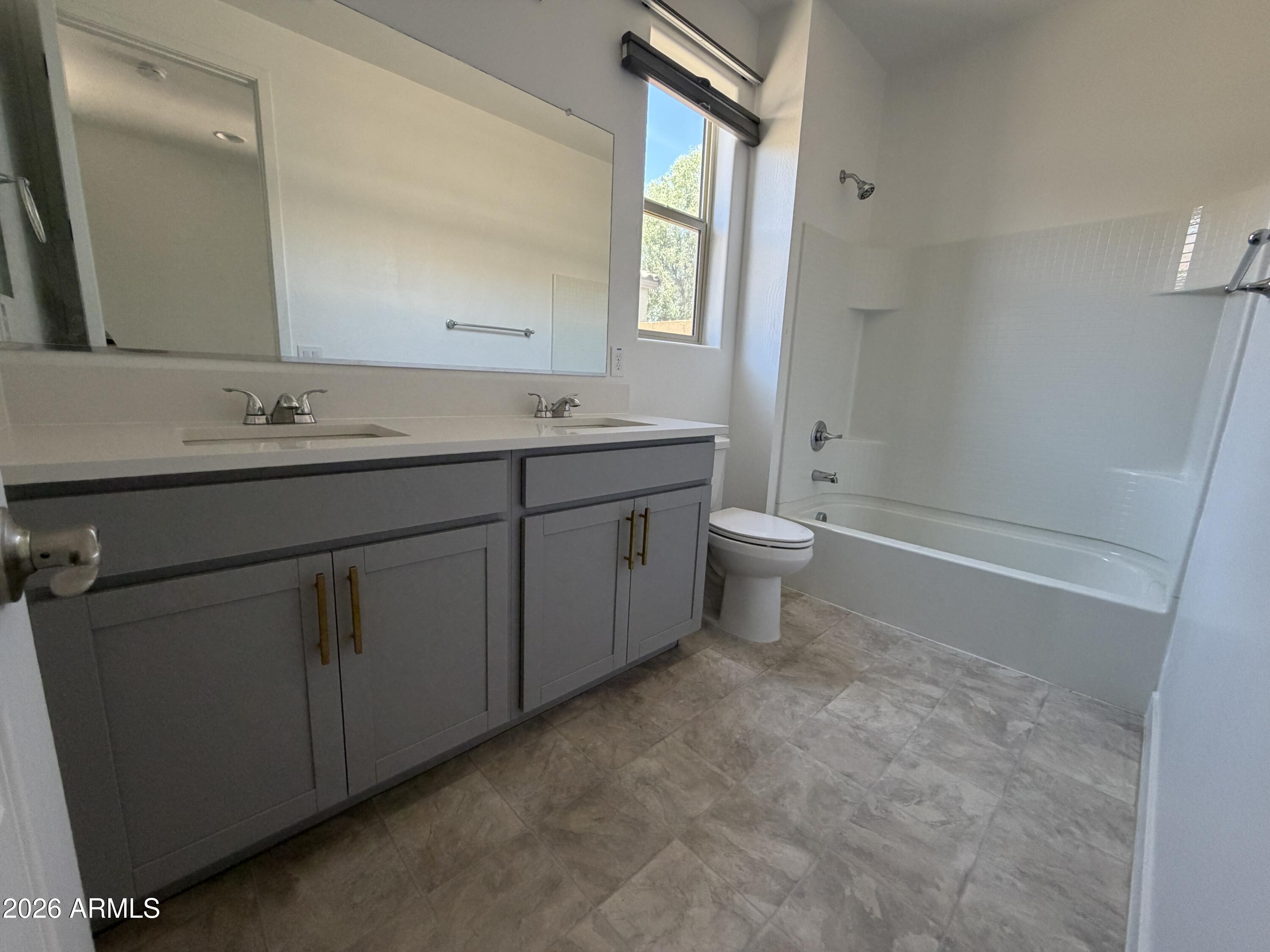 993 W SHANNONS Way