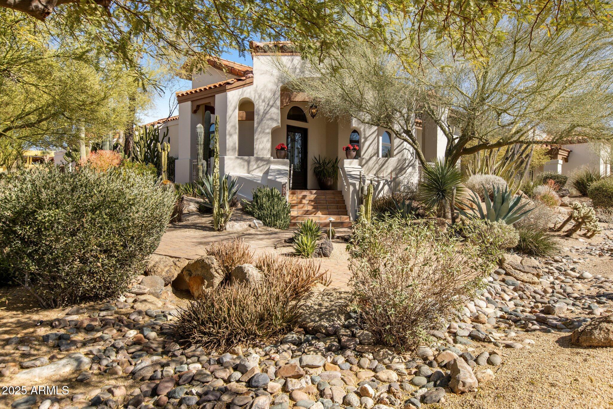 9370 E Calle De Las Brisas --