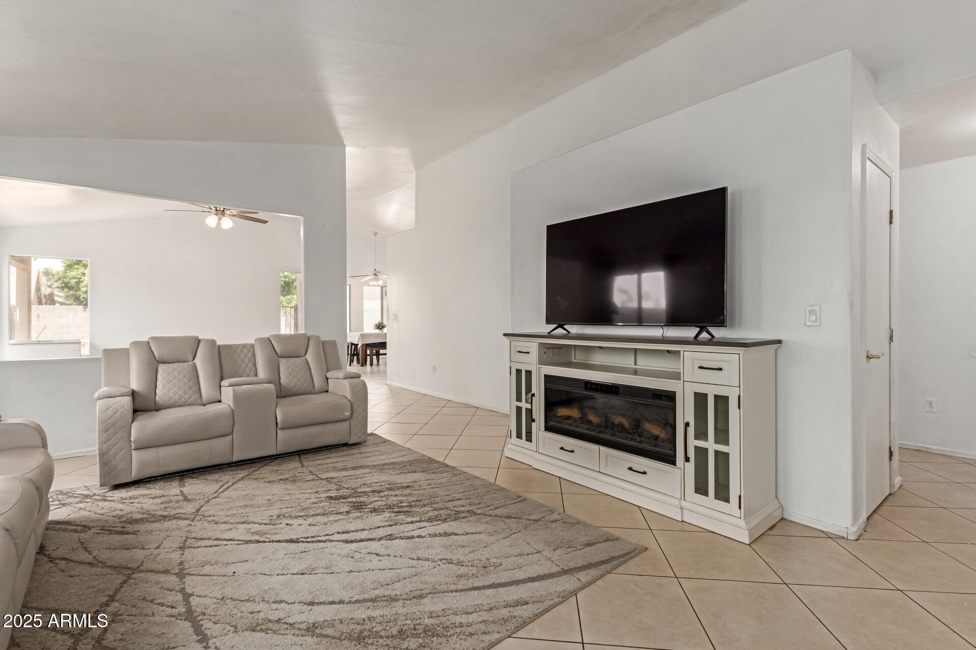 Homes 2 2718 S ANANEA --