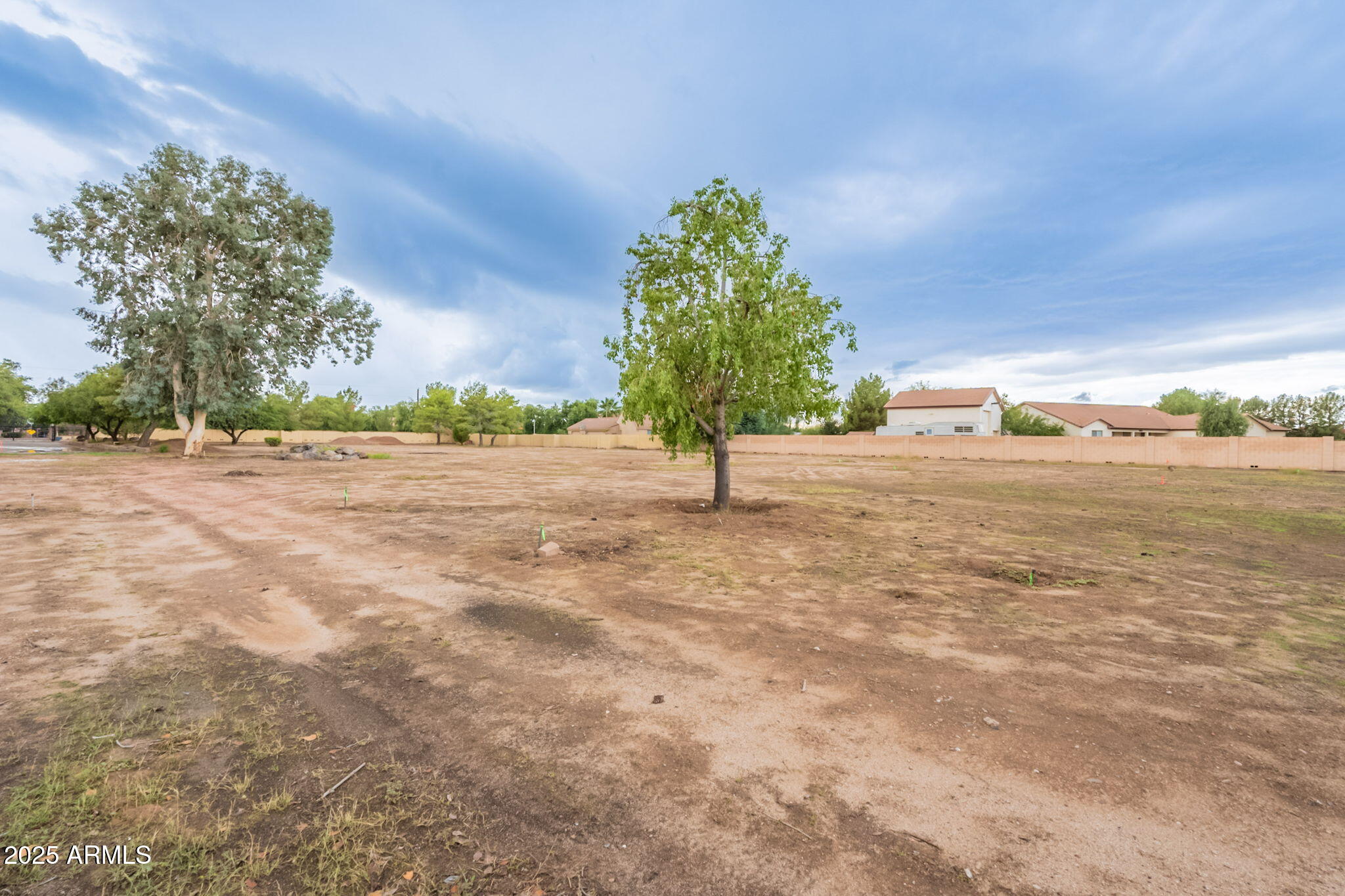 12520 E VICTORIA Street 1