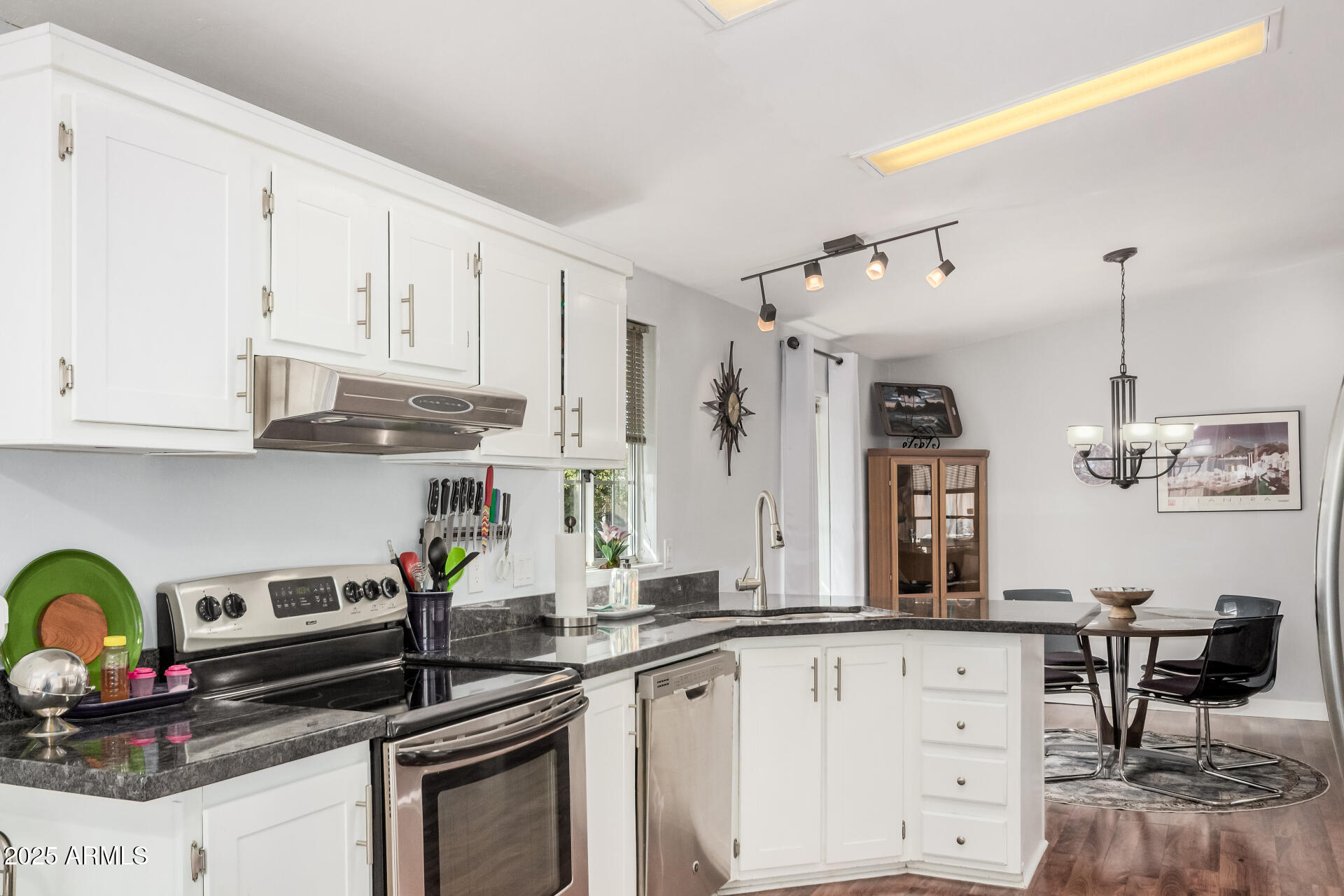 2233 E BEHREND Drive 60