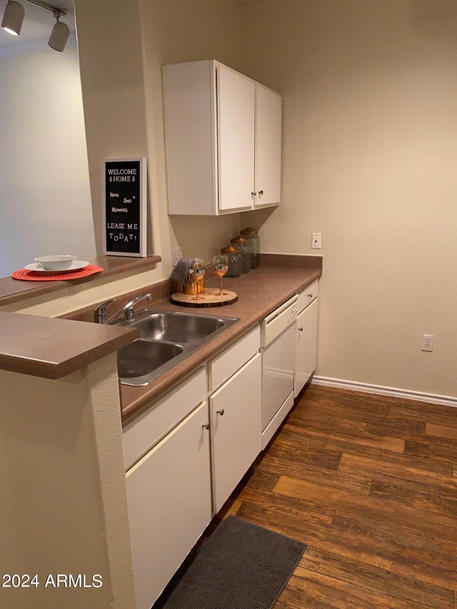 411 E INDIAN SCHOOL Road 1