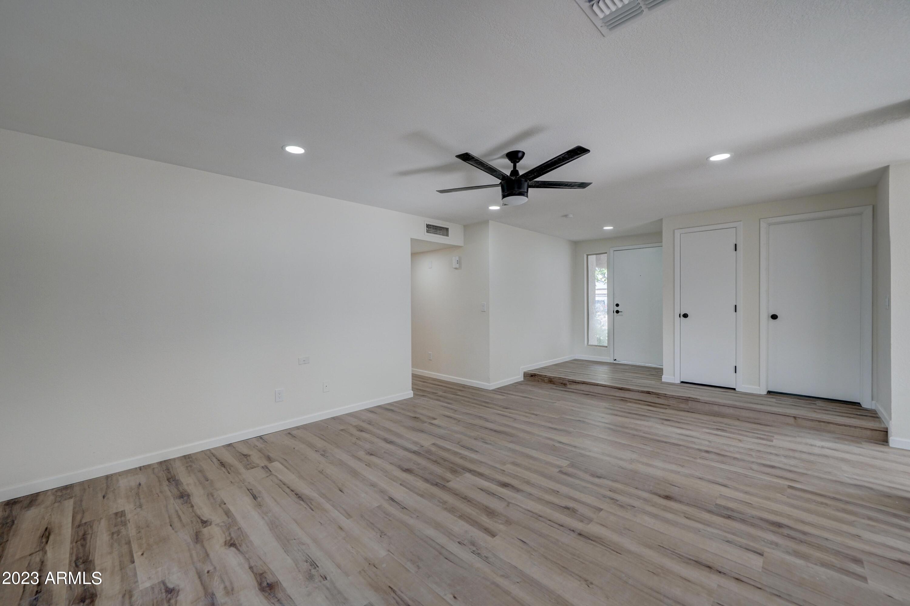 7113 W SUNNYSIDE Drive