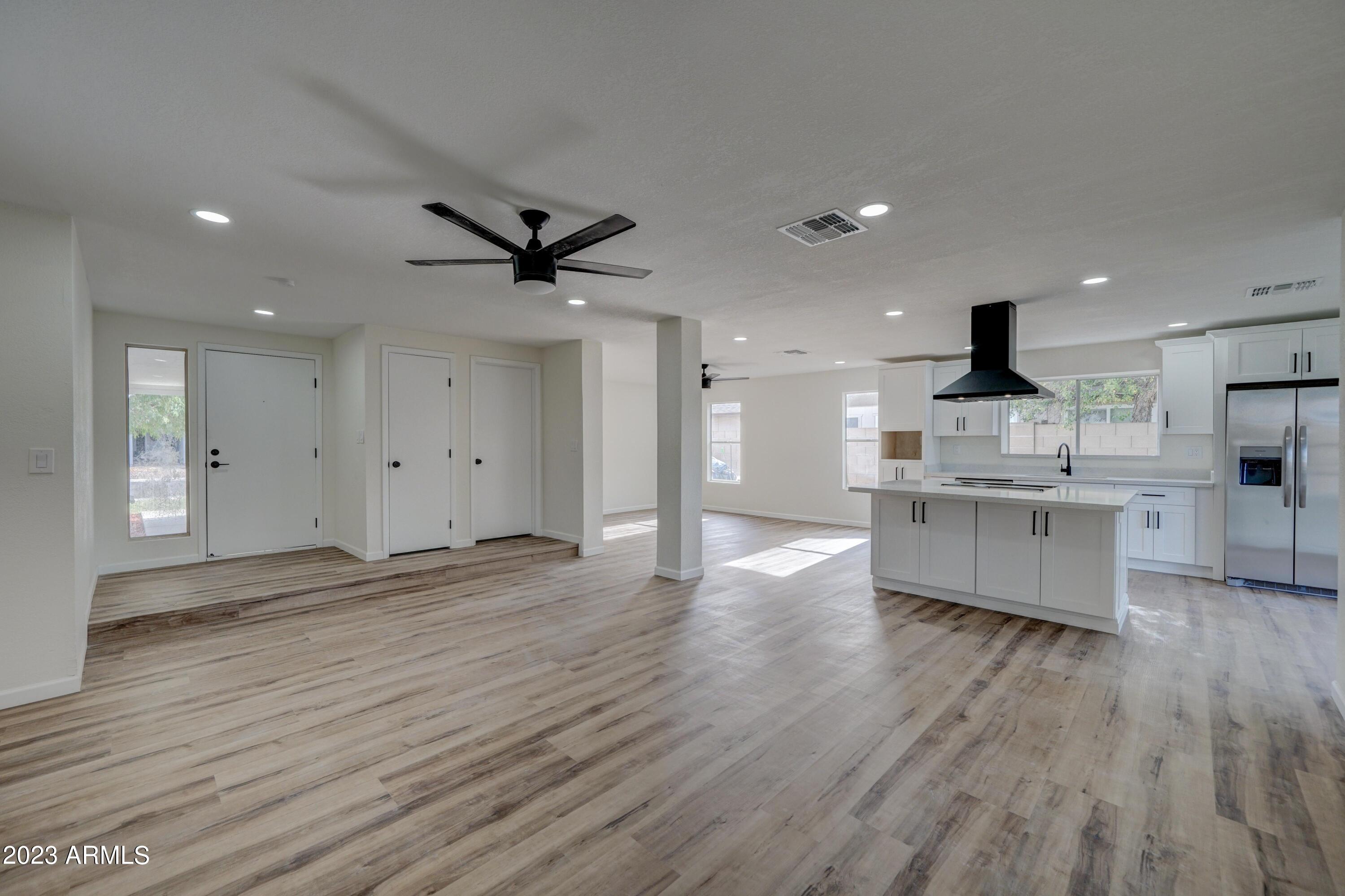 7113 W SUNNYSIDE Drive