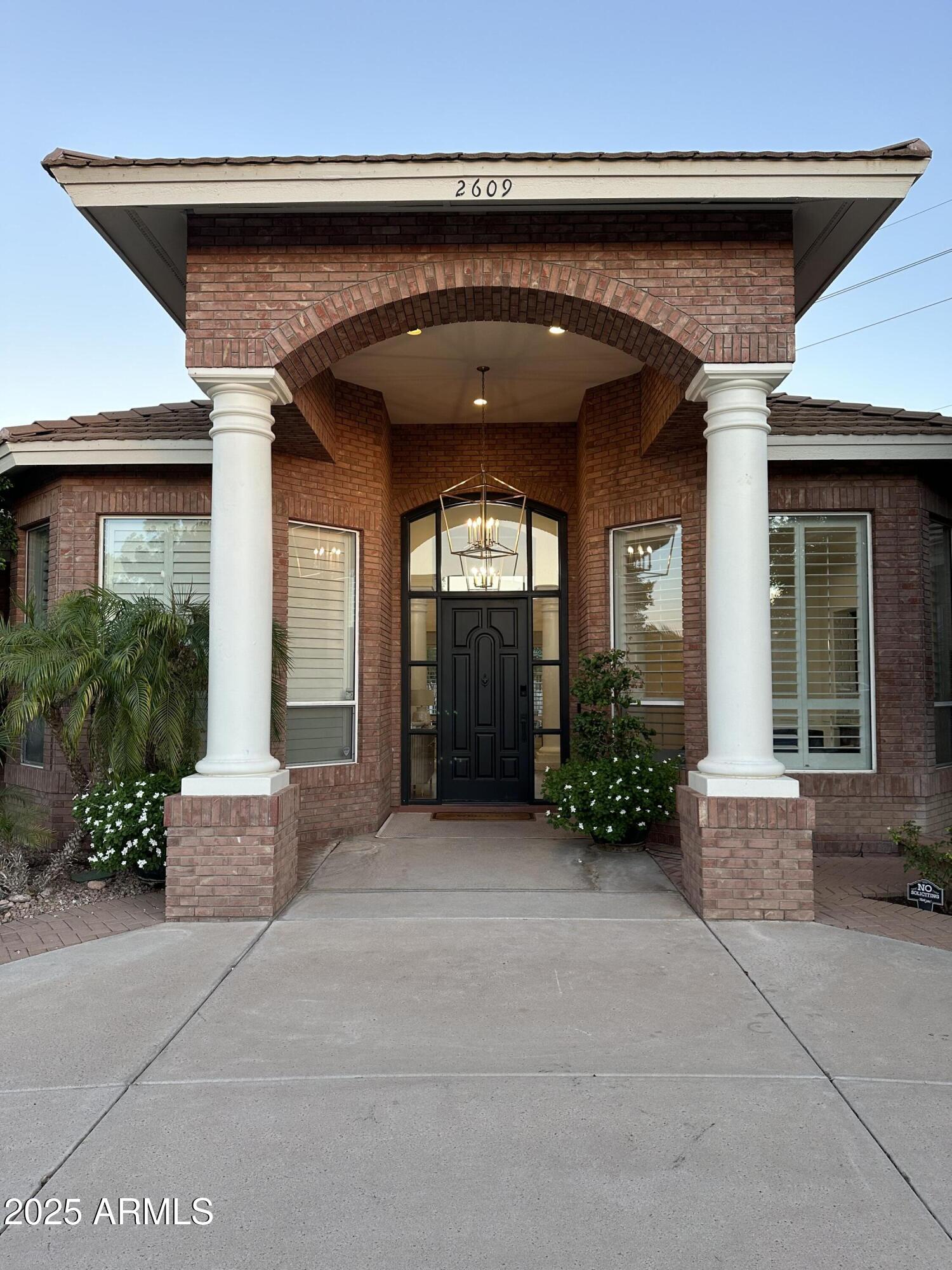 2609 N HALL Circle